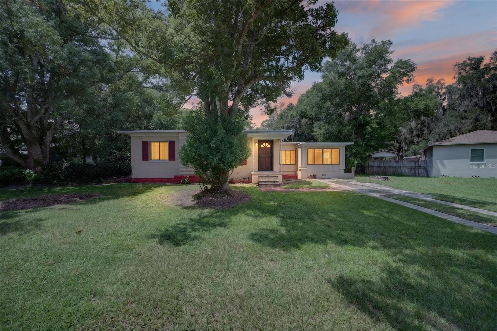 Single Family Residence at 2402 S SUMMERLIN AVE, SANFORD, photo 3 of 39