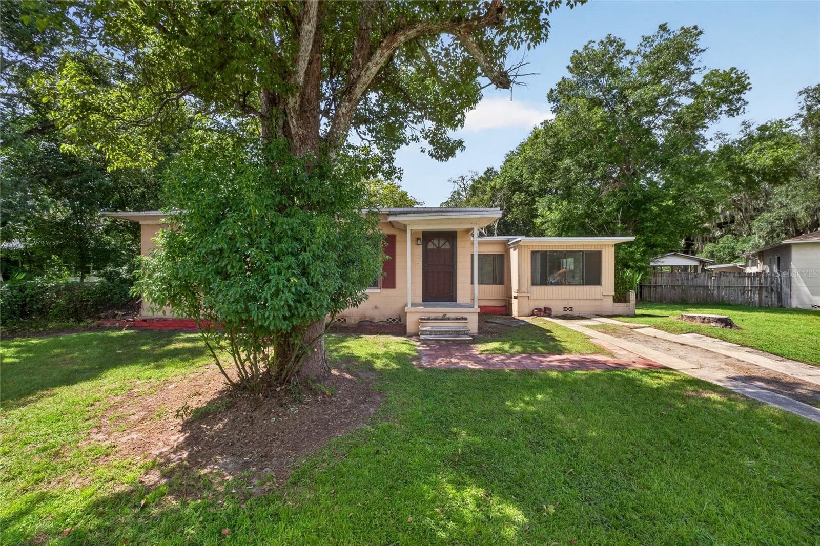 Single Family Residence at 2402 S SUMMERLIN AVE, SANFORD, photo 4 of 39