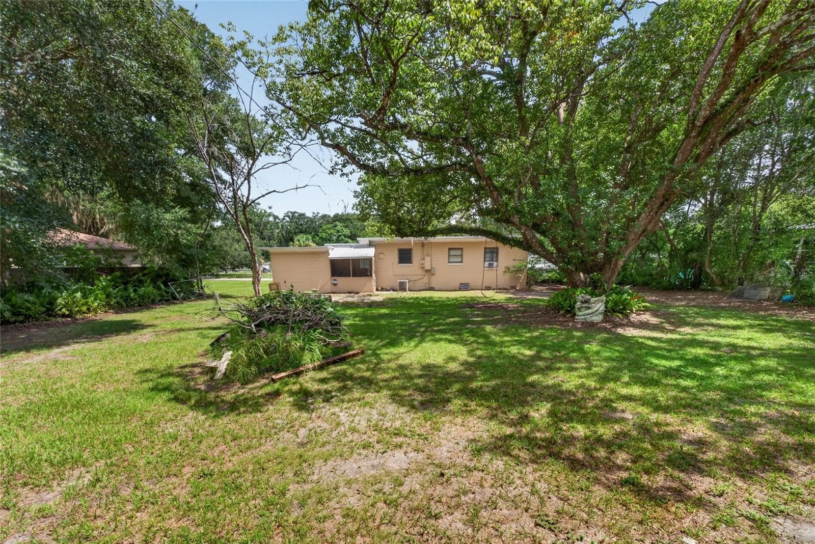 Single Family Residence at 2402 S SUMMERLIN AVE, SANFORD, photo 5 of 39