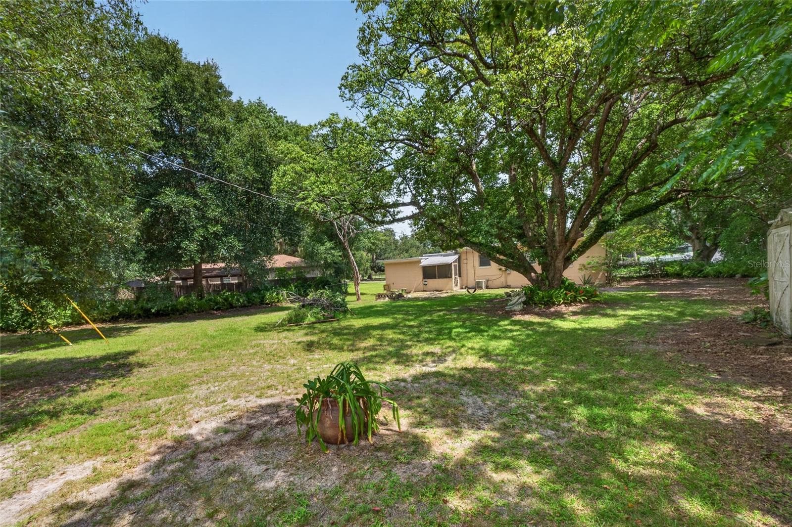 Single Family Residence at 2402 S SUMMERLIN AVE, SANFORD, photo 6 of 39