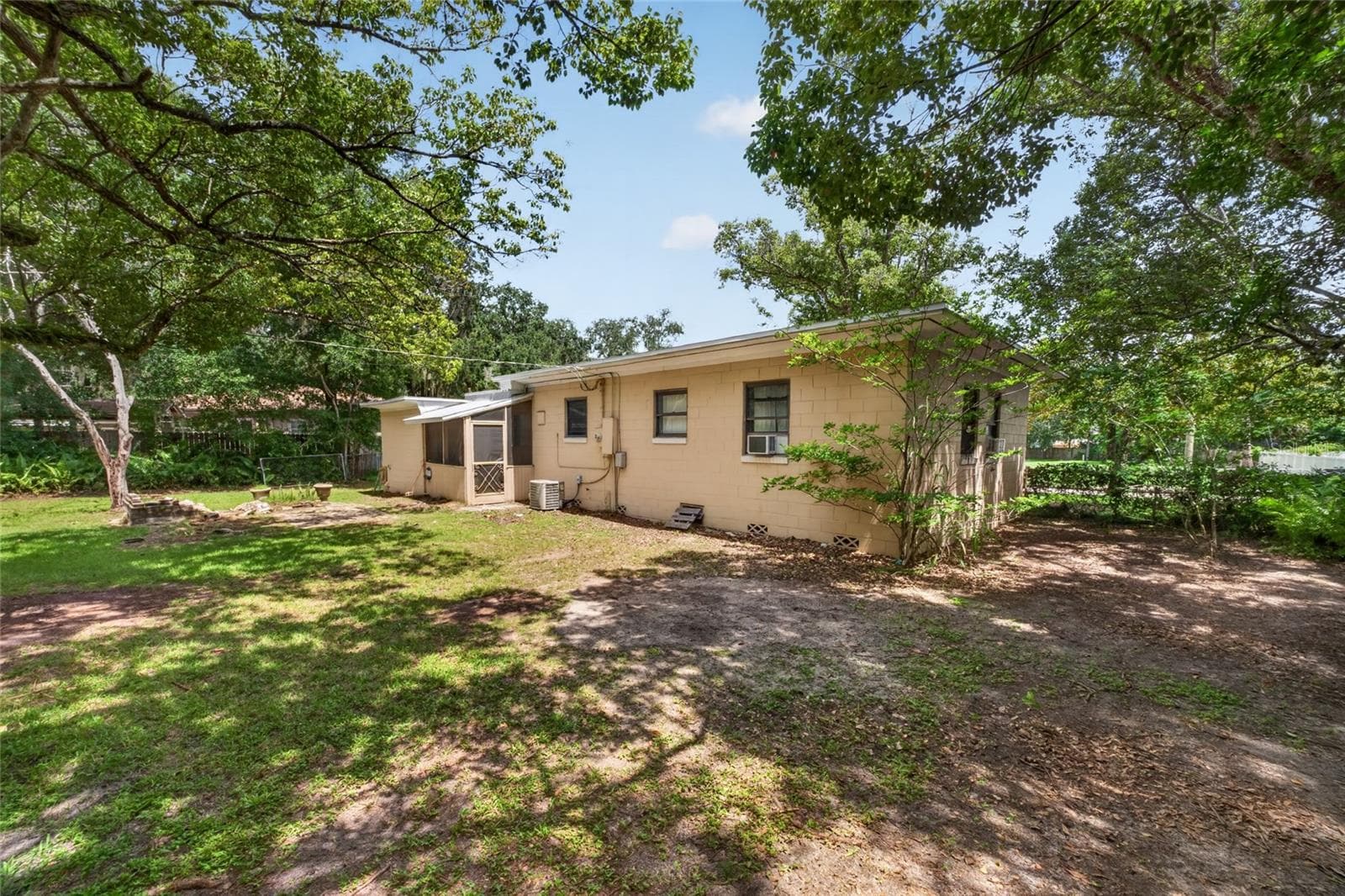 Single Family Residence at 2402 S SUMMERLIN AVE, SANFORD, photo 10 of 39