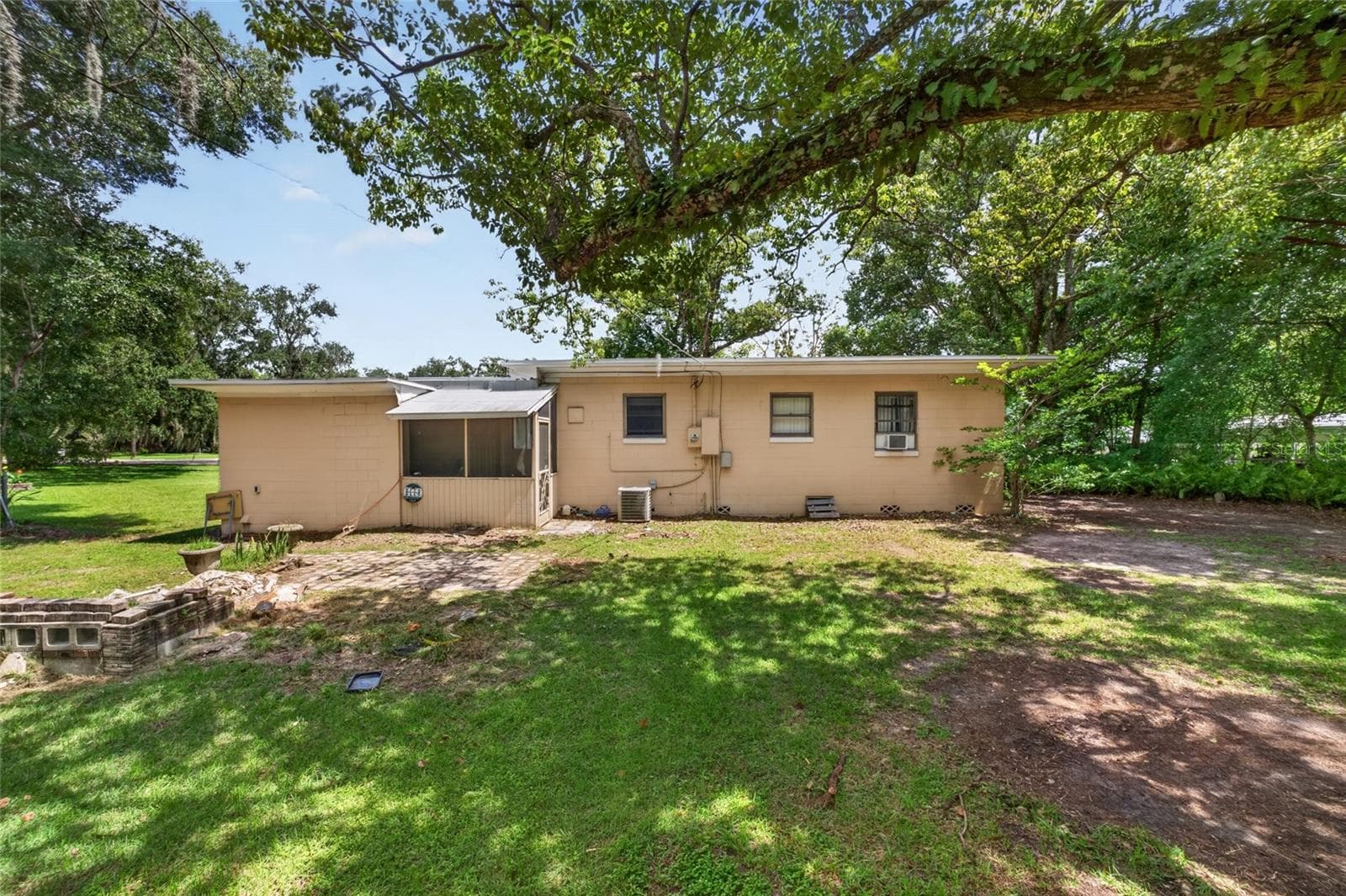 Single Family Residence at 2402 S SUMMERLIN AVE, SANFORD, photo 11 of 39