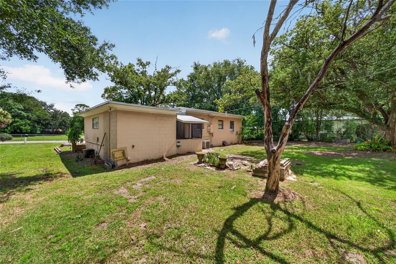 Single Family Residence at 2402 S SUMMERLIN AVE, SANFORD, photo 13 of 39