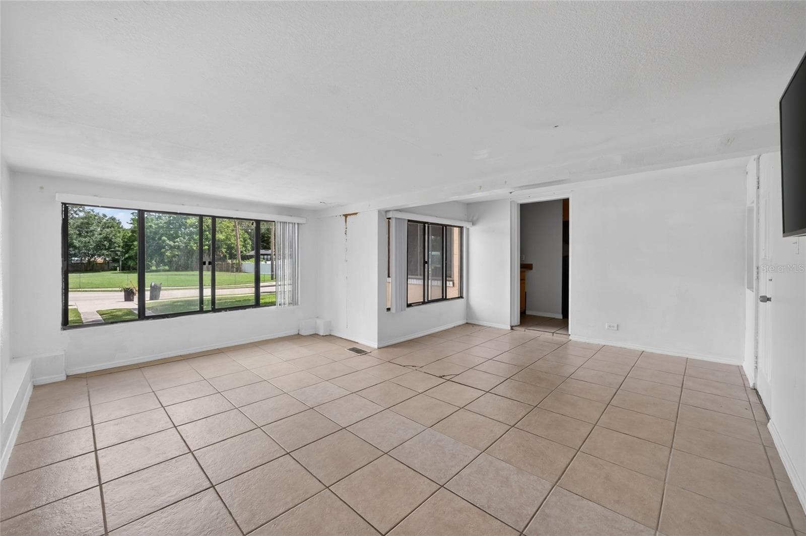 Single Family Residence at 2402 S SUMMERLIN AVE, SANFORD, photo 17 of 39