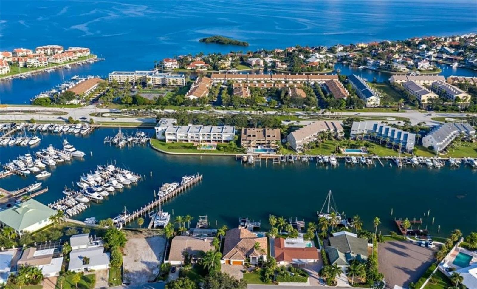 “Island living at its best—minutes from Fort De Soto, Gulf beaches, marinas and open-water recreation. - 630 PINTA DR, TIERRA VERDE