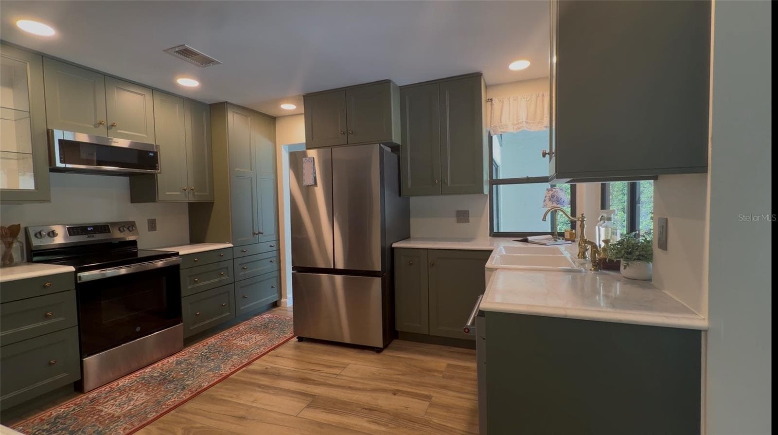Single Family Residence at 9115 BAY SIDE CT, ORLANDO, photo 15 of 56