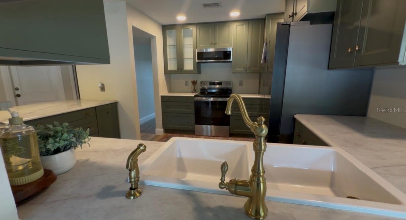Single Family Residence at 9115 BAY SIDE CT, ORLANDO, photo 16 of 56