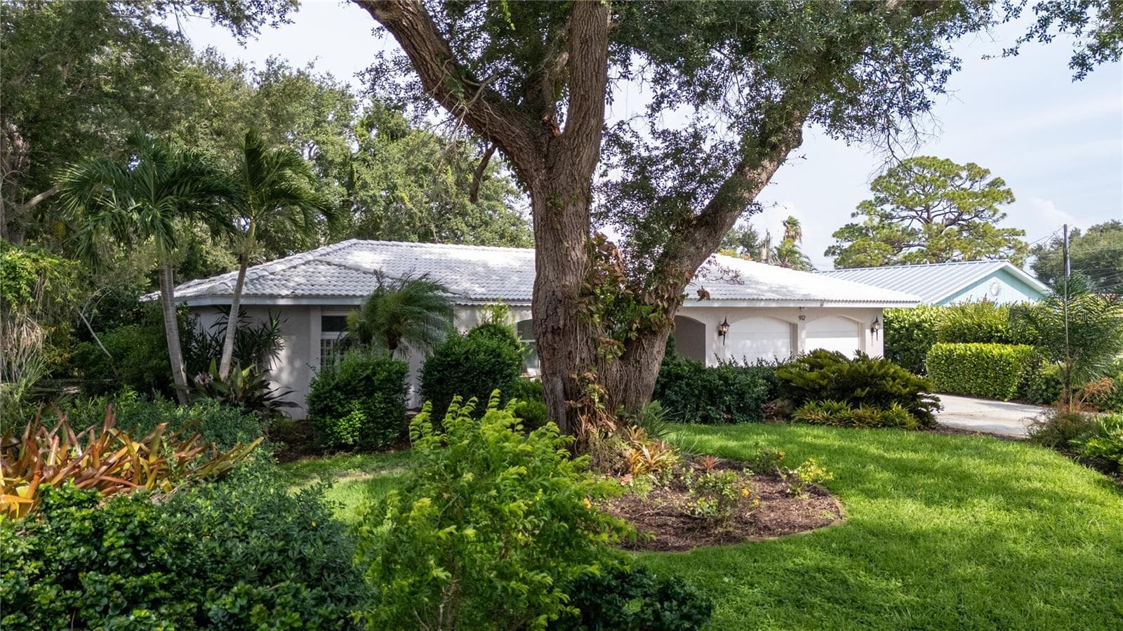 Single Family Residence at 912 DAWN ST, VENICE, photo 2 of 69