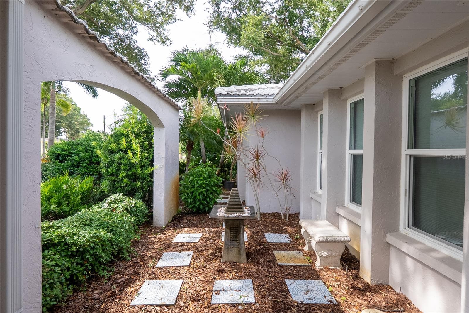 Single Family Residence at 912 DAWN ST, VENICE, photo 4 of 69