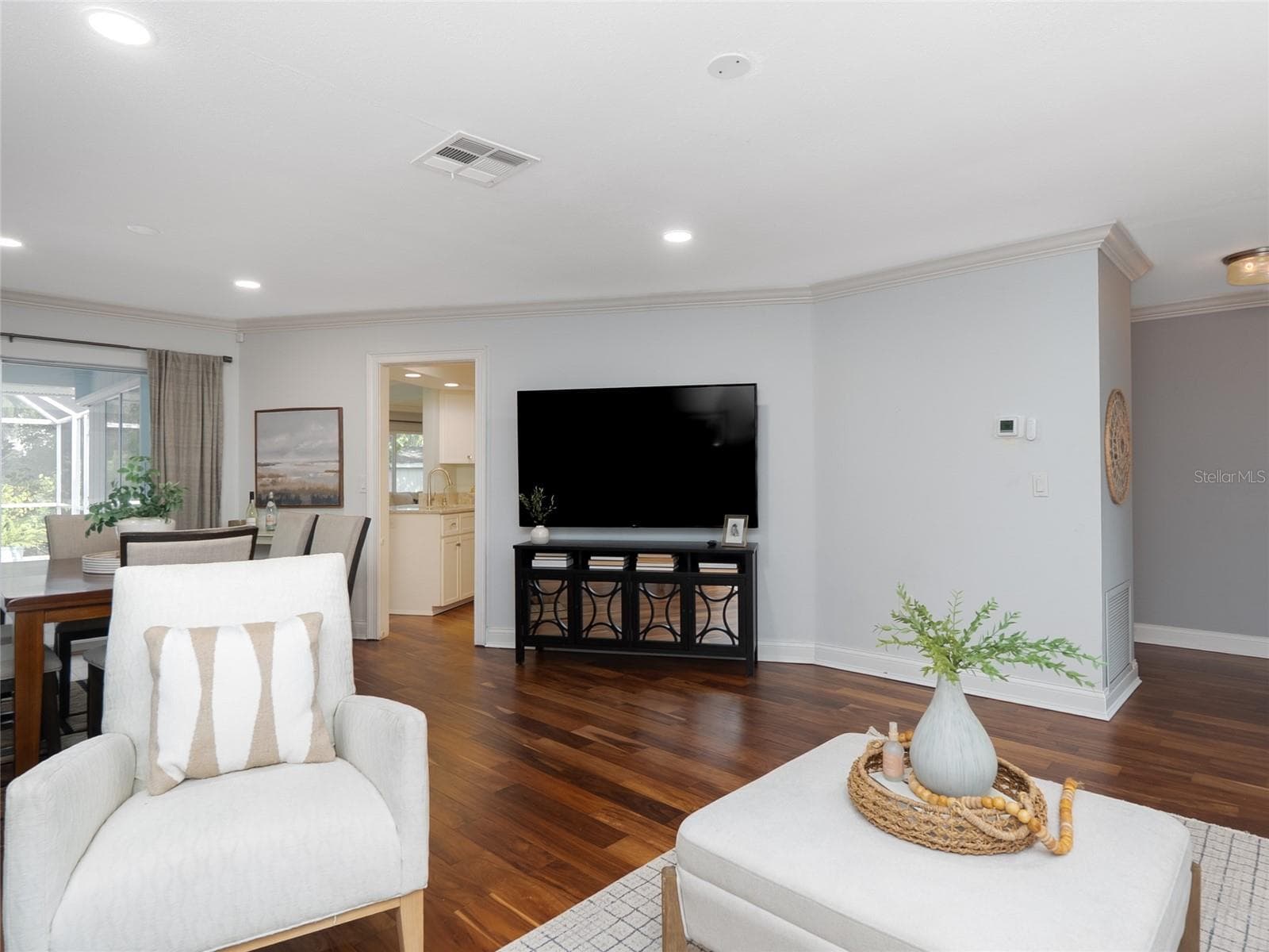 Single Family Residence at 912 DAWN ST, VENICE, photo 12 of 69