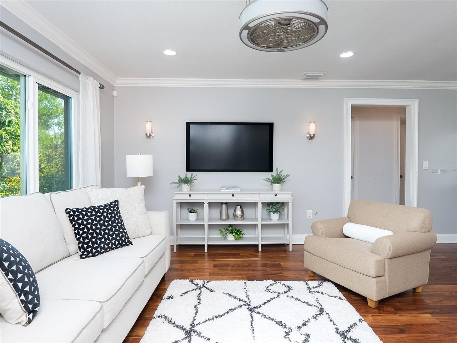 Single Family Residence at 912 DAWN ST, VENICE, photo 23 of 69