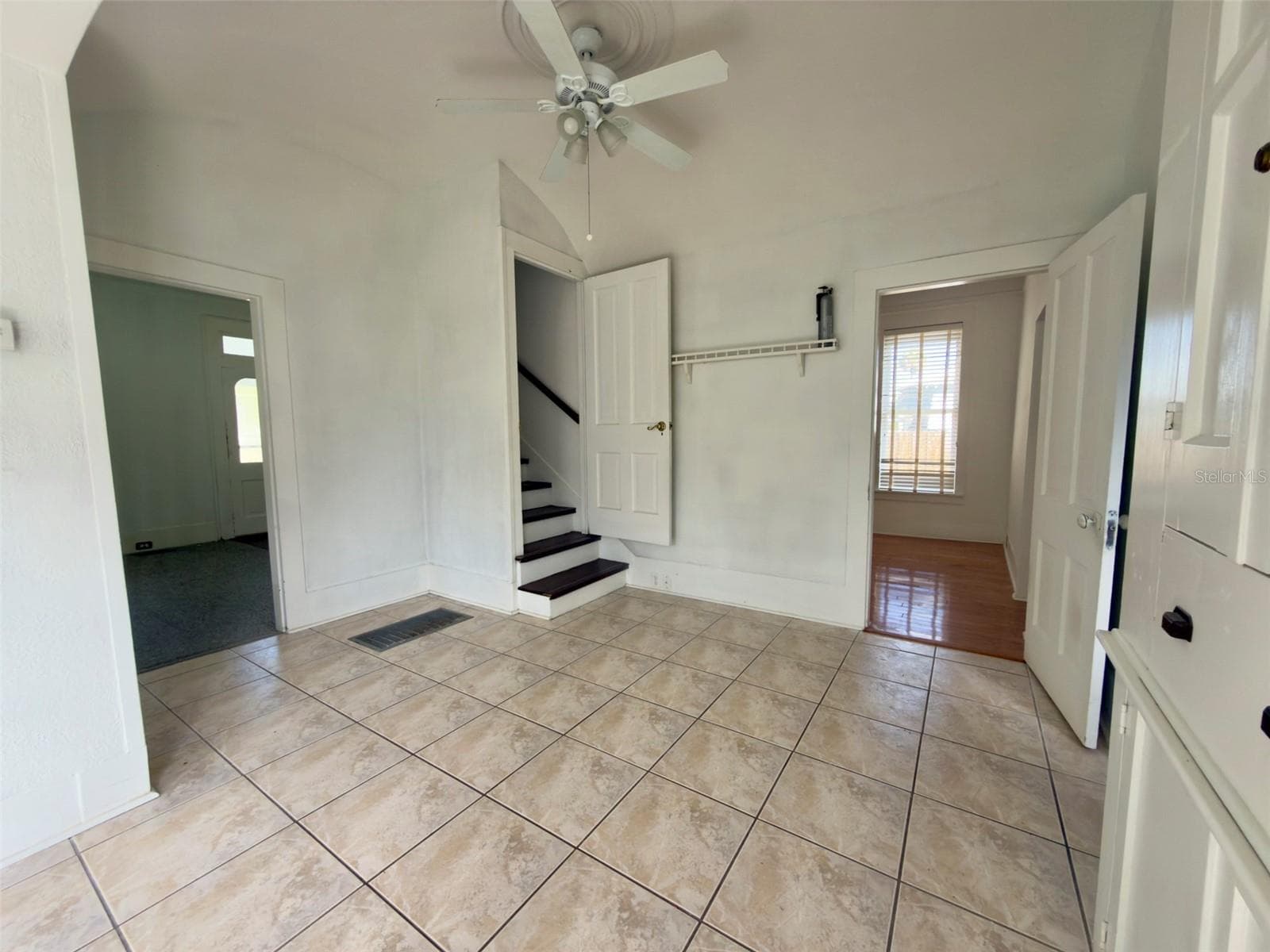 Single Family Residence at 21 S MARY ST, EUSTIS, photo 4 of 18