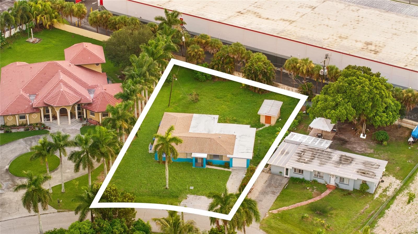 Single Family Residence at 2055 MARAVILLA CIR, FORT MYERS, photo 2 of 47