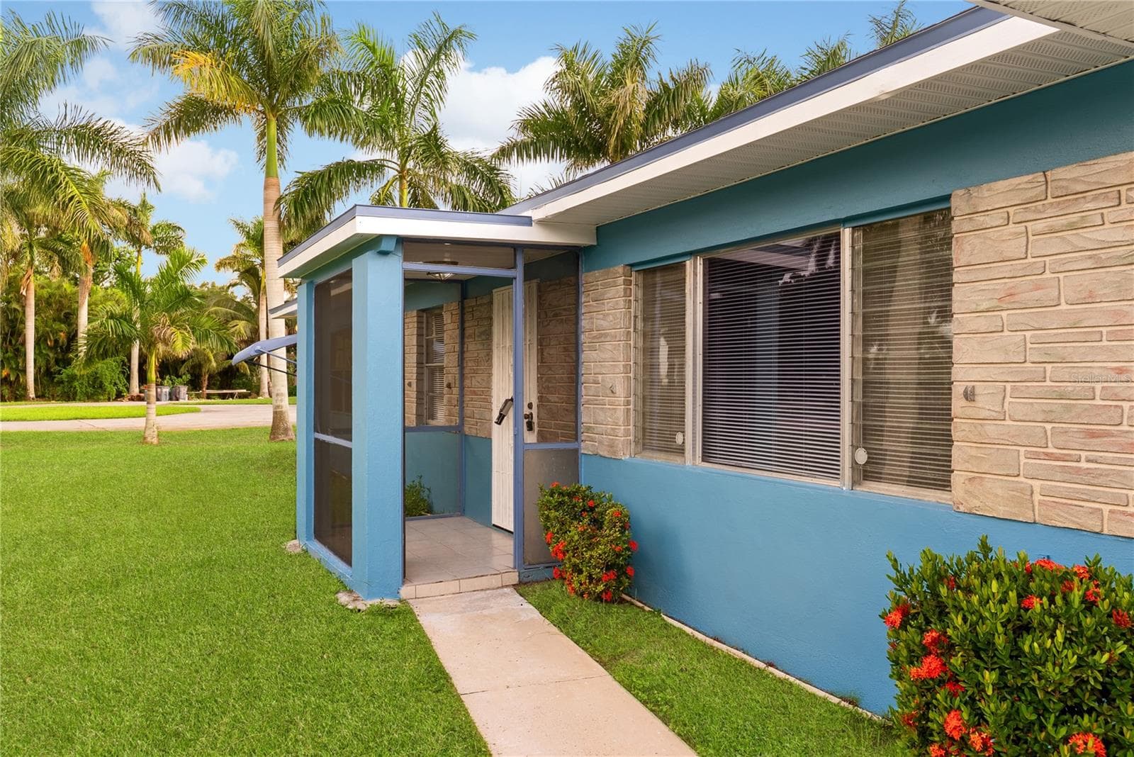 Single Family Residence at 2055 MARAVILLA CIR, FORT MYERS, photo 4 of 47
