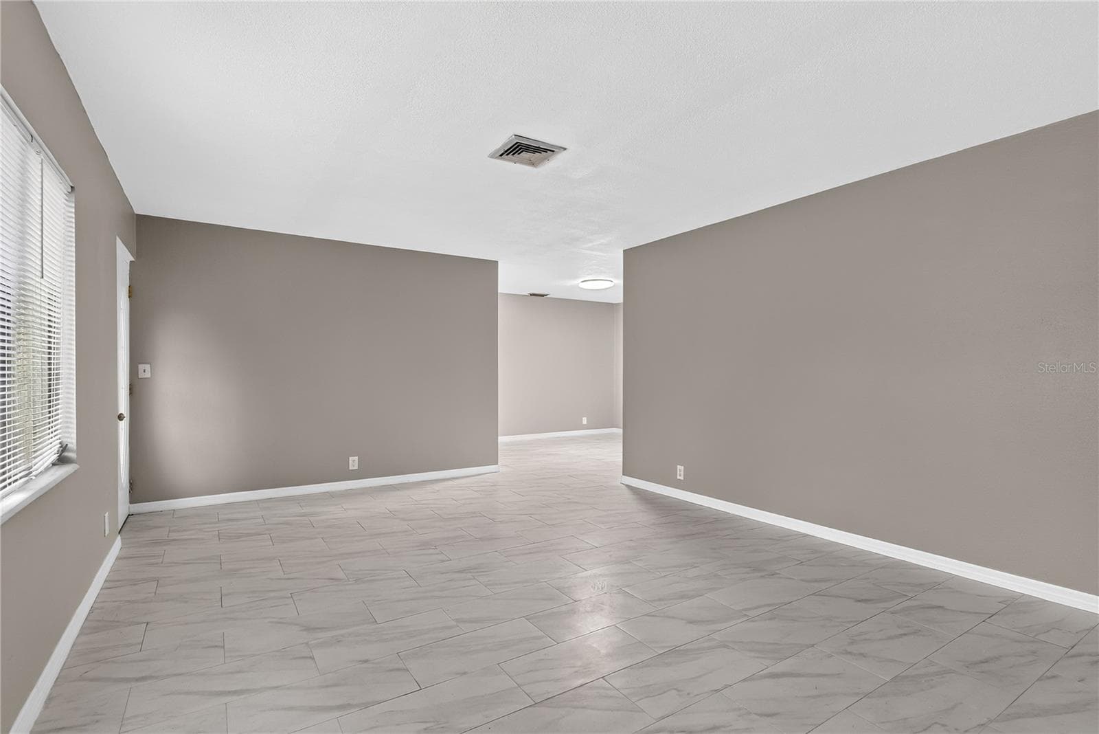 Single Family Residence at 2055 MARAVILLA CIR, FORT MYERS, photo 7 of 47