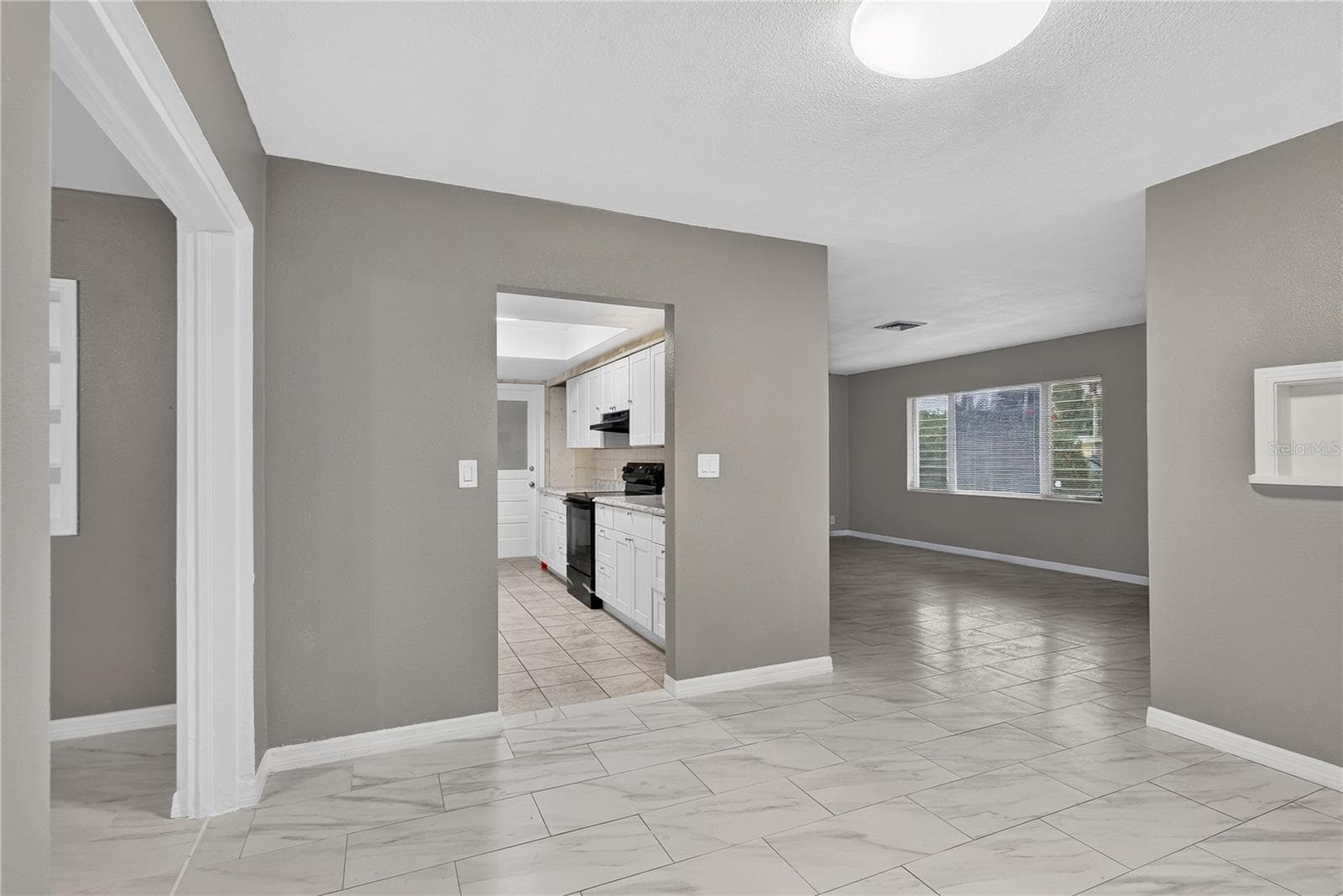 Single Family Residence at 2055 MARAVILLA CIR, FORT MYERS, photo 10 of 47