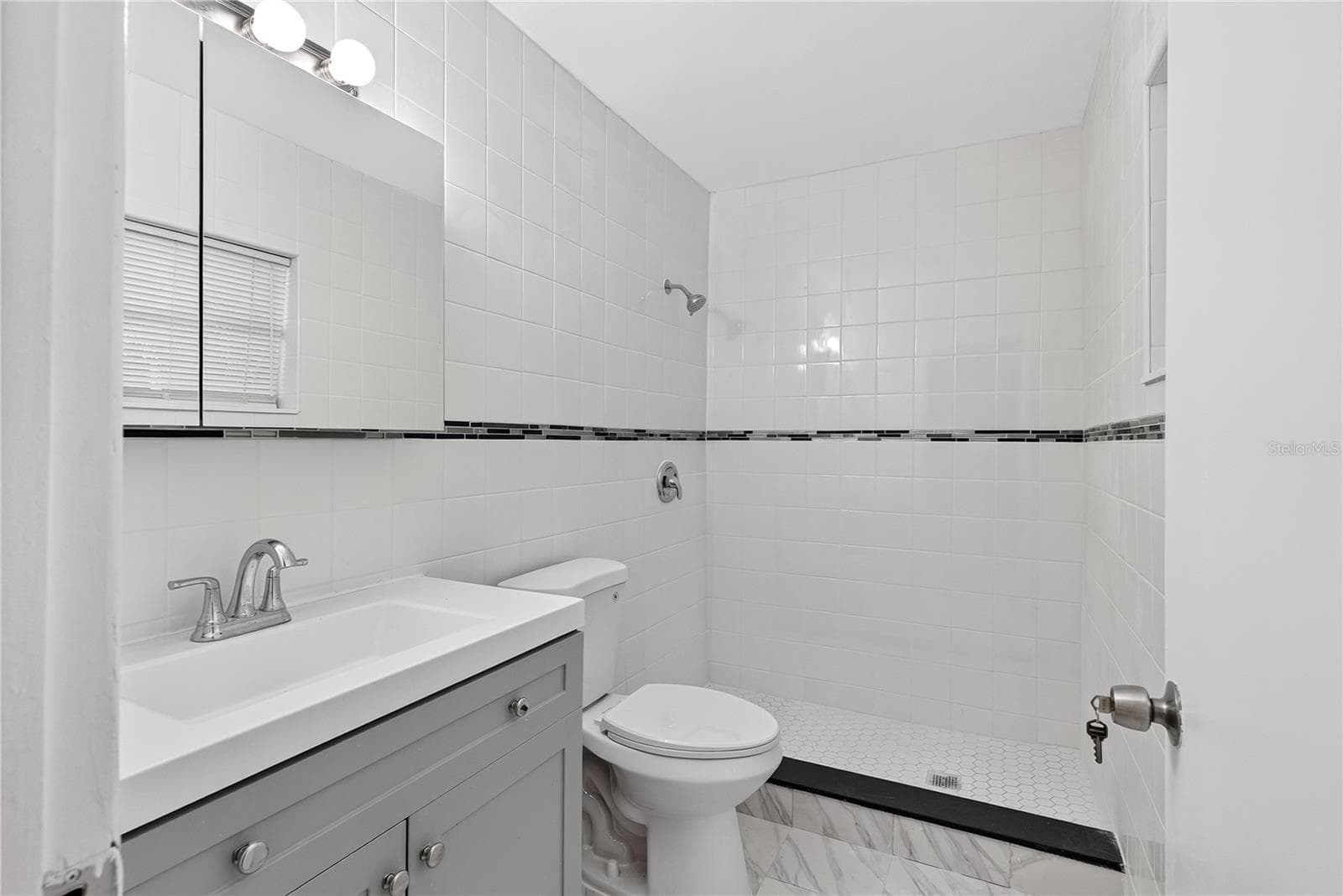 Single Family Residence at 2055 MARAVILLA CIR, FORT MYERS, photo 17 of 47