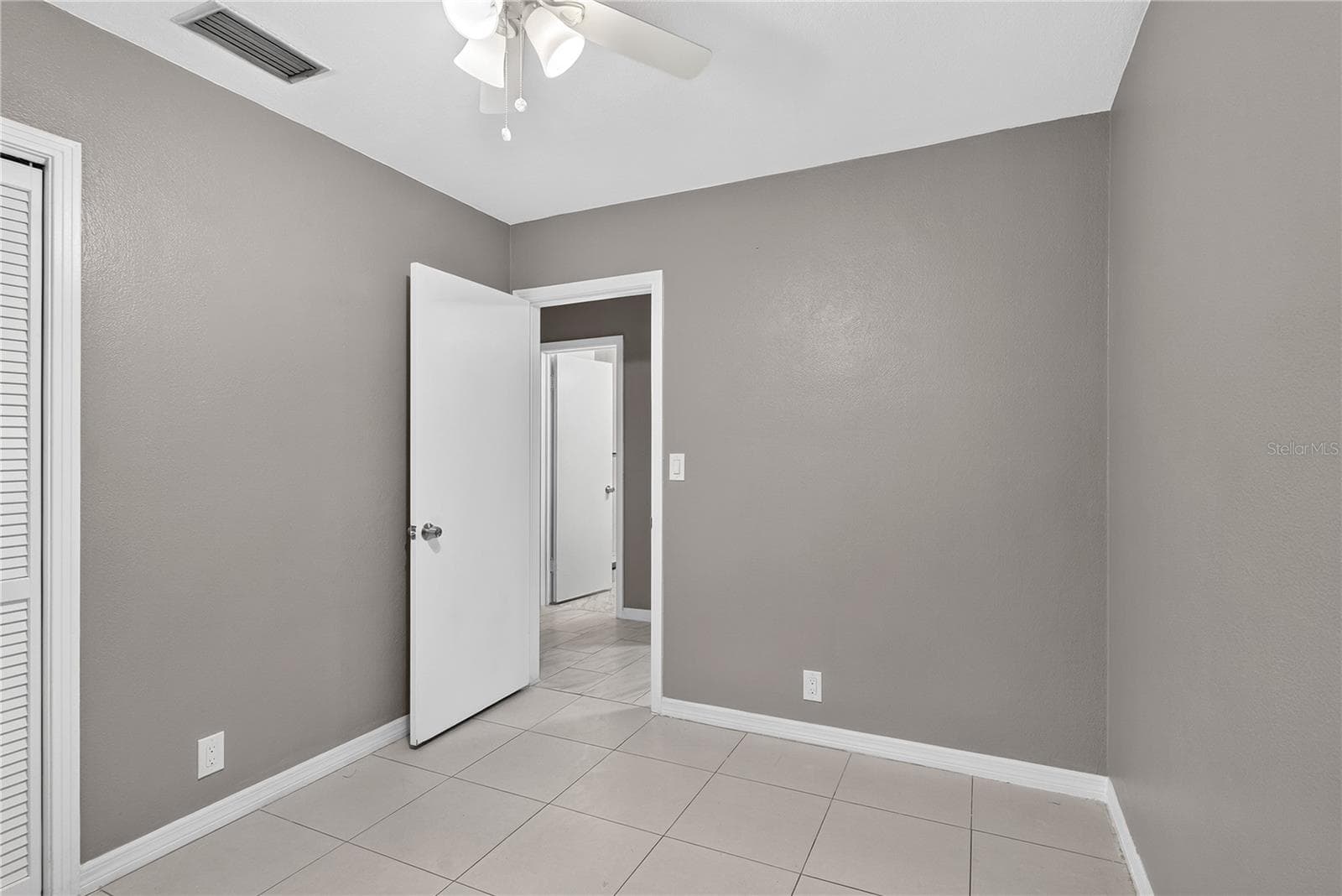 Single Family Residence at 2055 MARAVILLA CIR, FORT MYERS, photo 19 of 47