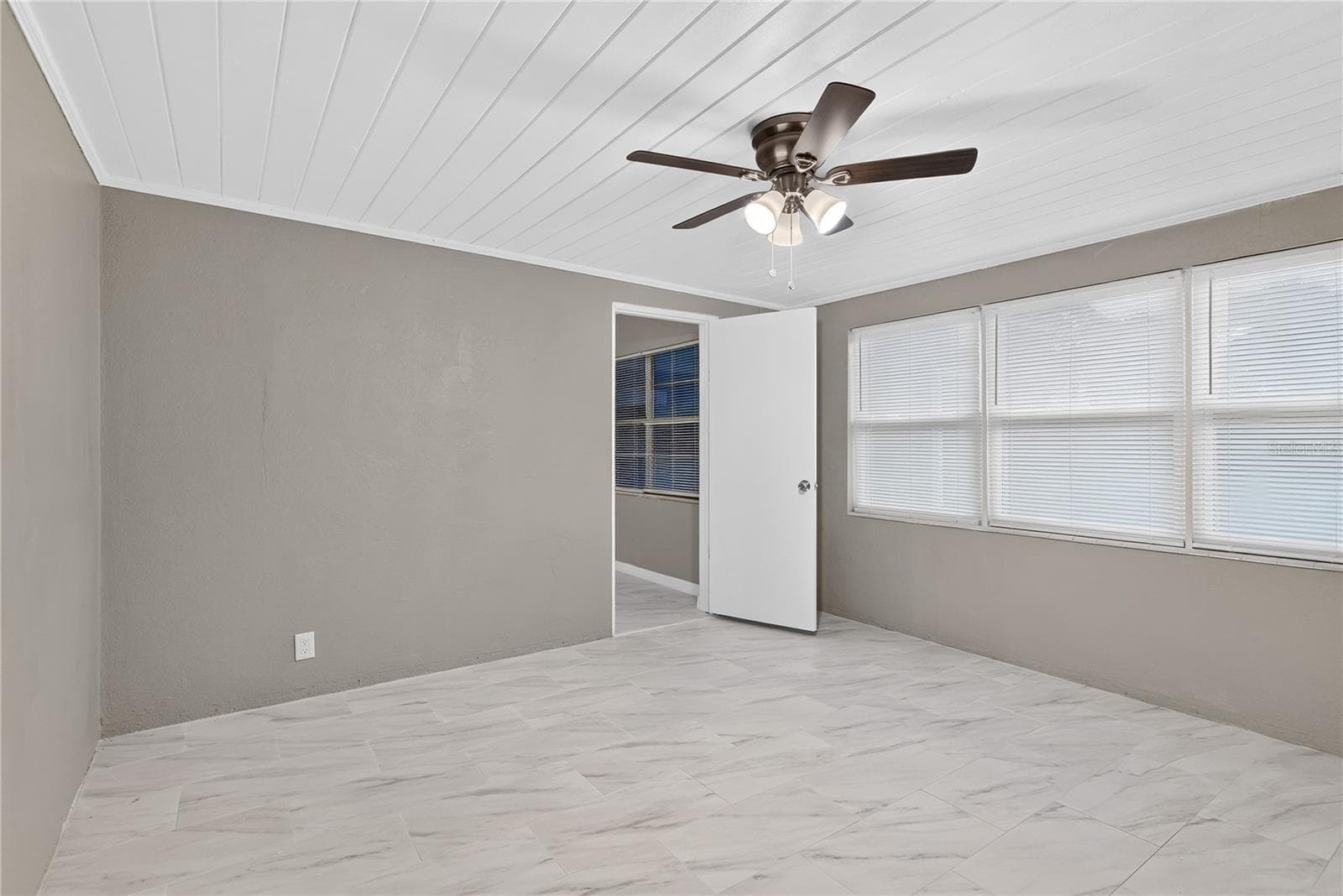 Single Family Residence at 2055 MARAVILLA CIR, FORT MYERS, photo 27 of 47