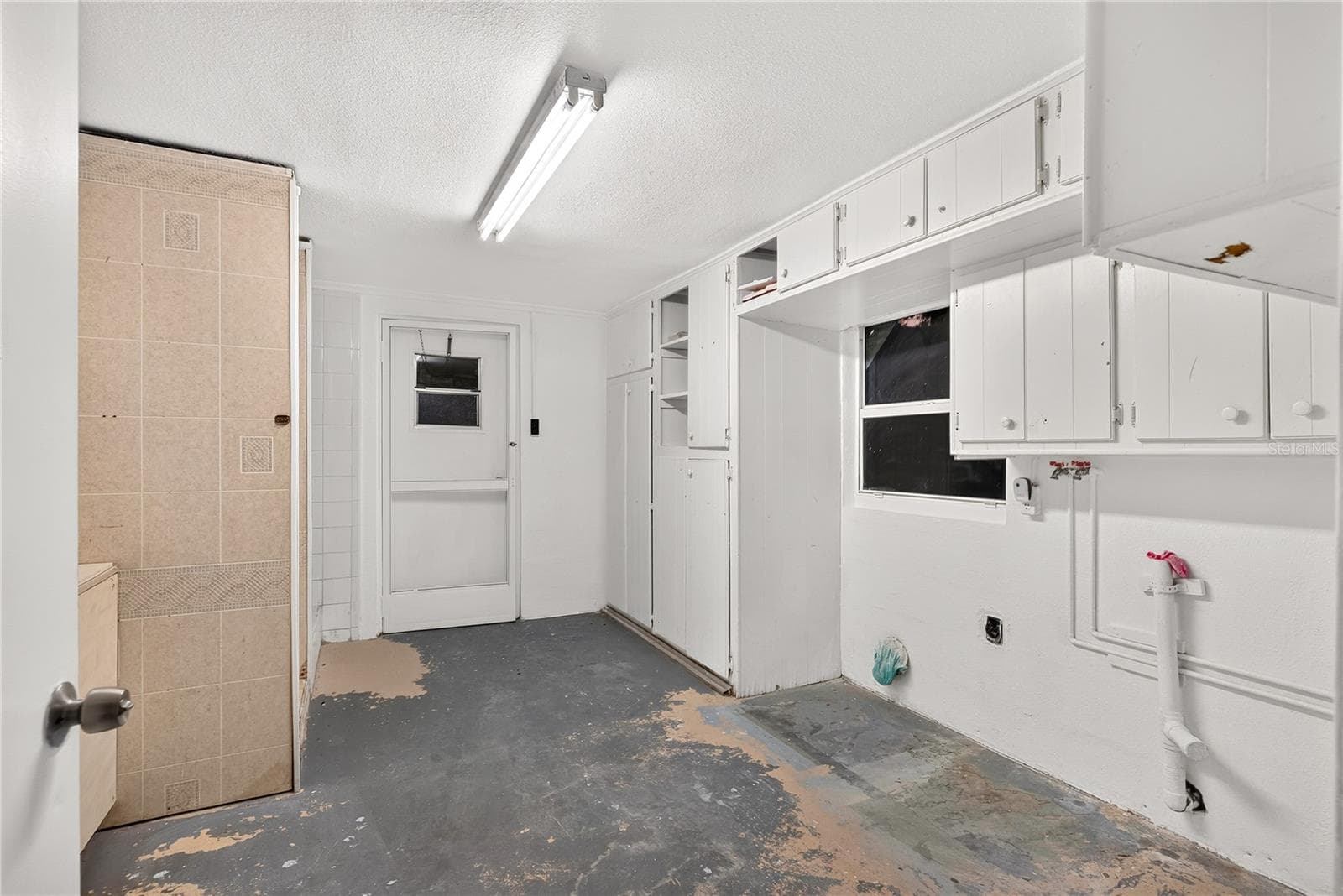 Single Family Residence at 2055 MARAVILLA CIR, FORT MYERS, photo 28 of 47