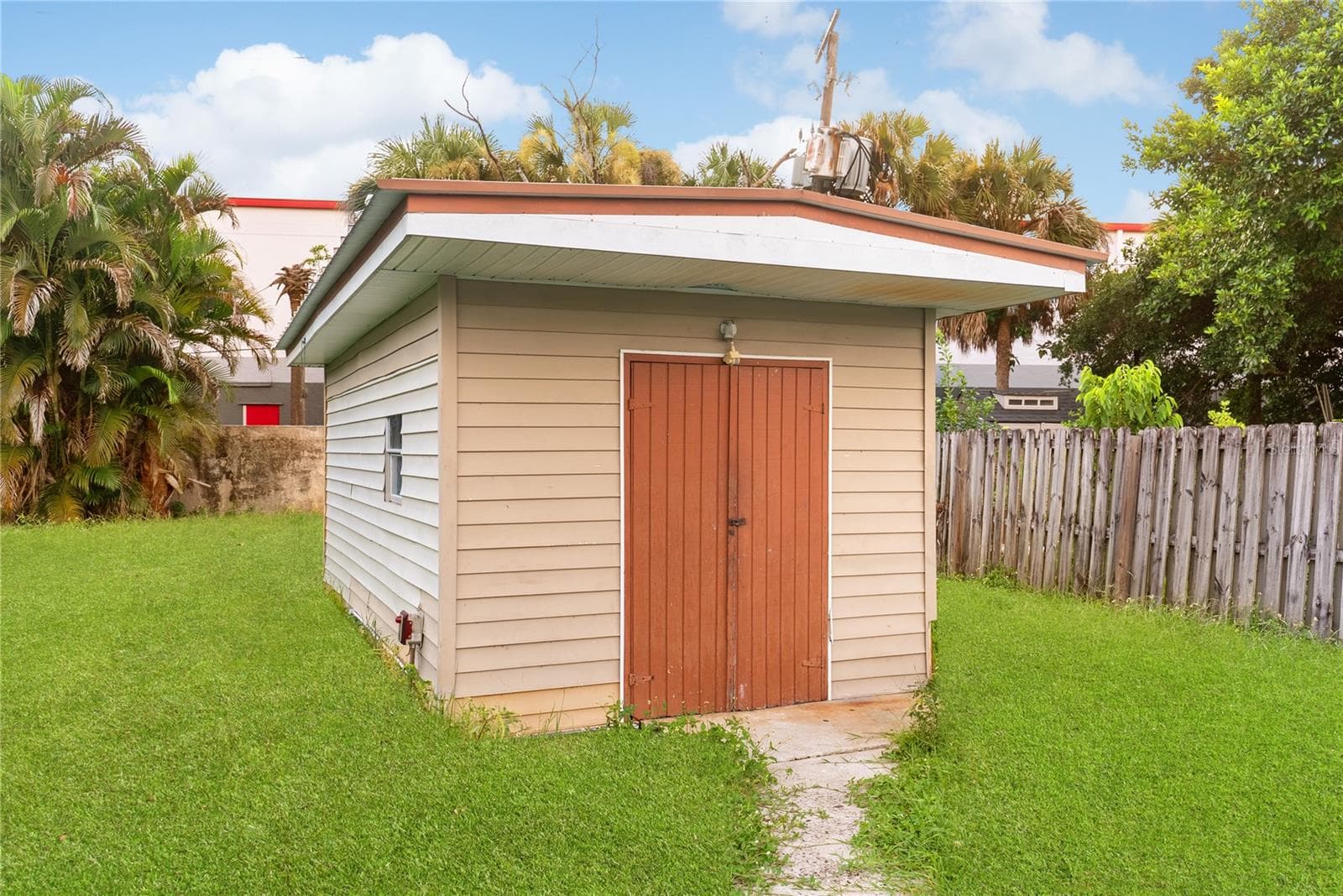 Single Family Residence at 2055 MARAVILLA CIR, FORT MYERS, photo 34 of 47