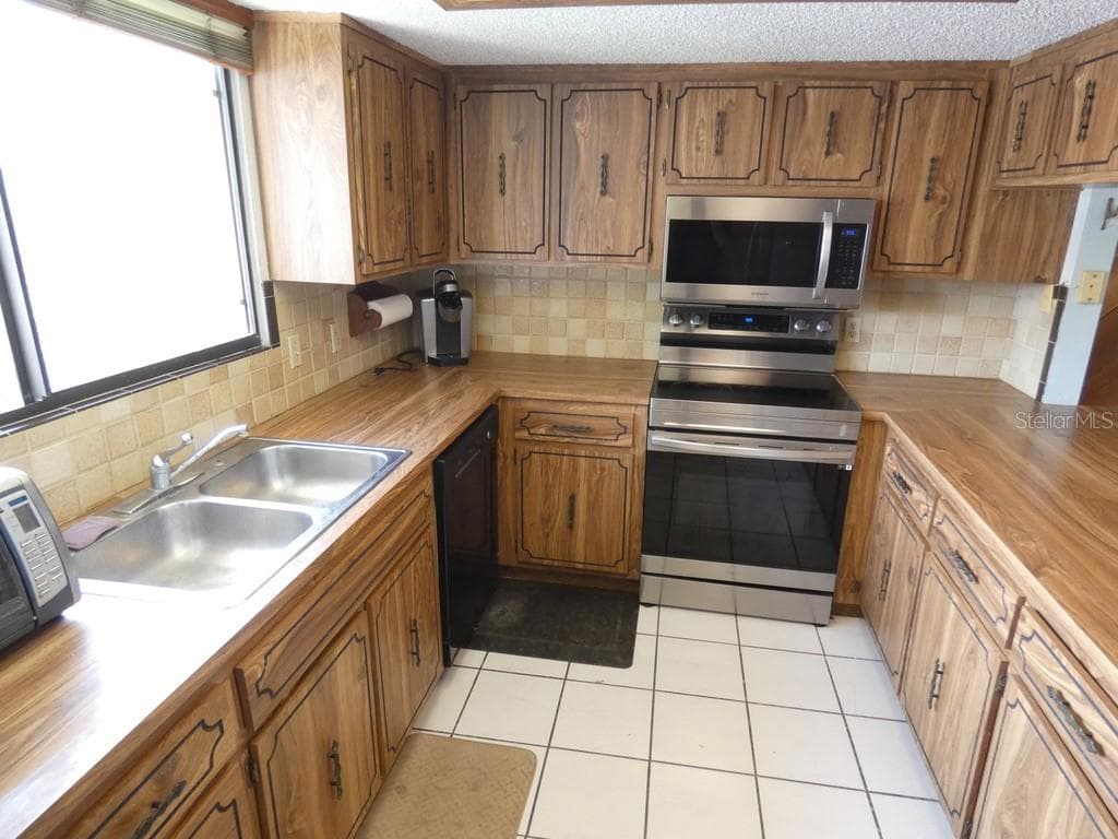 Condominium at 9940 EAGLES POINT CIR #3, PORT RICHEY, photo 13 of 61