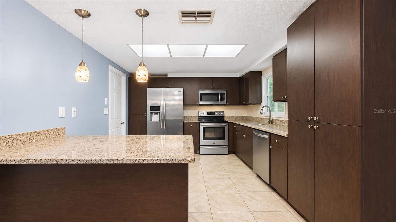 Plenty of storage and counterspace! - 8840 CARMEN LN, PORT RICHEY