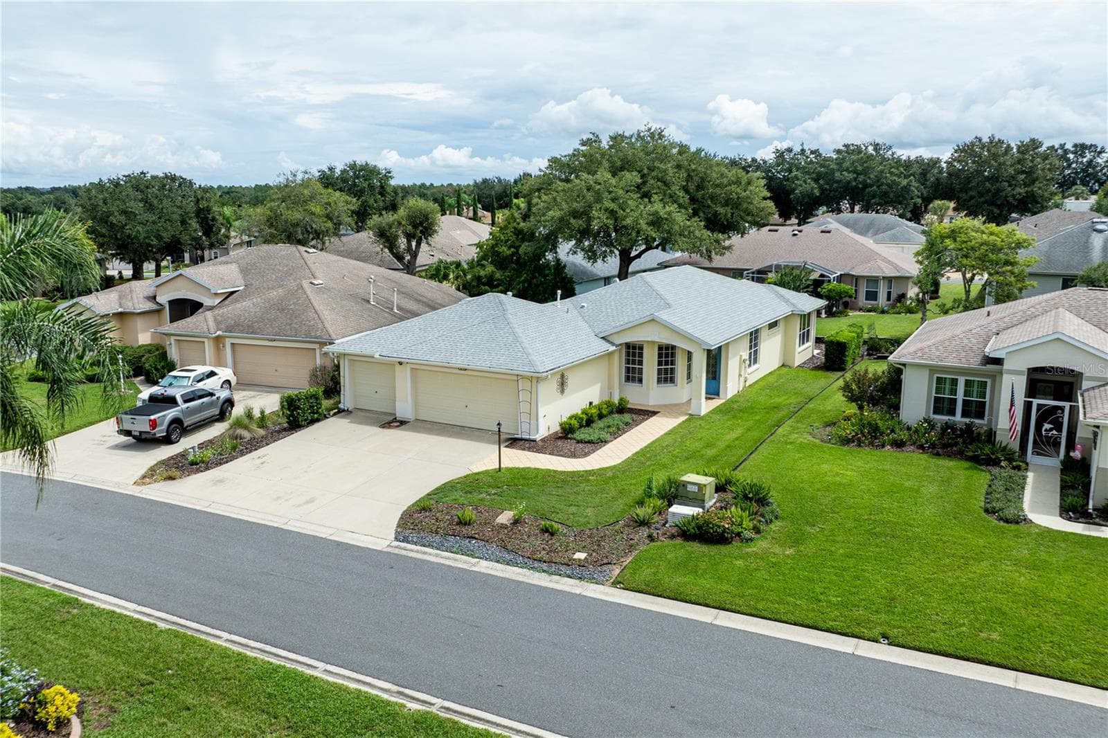Single Family Residence at 5370 INDIAN OCEAN LOOP, TAVARES, photo 2 of 49