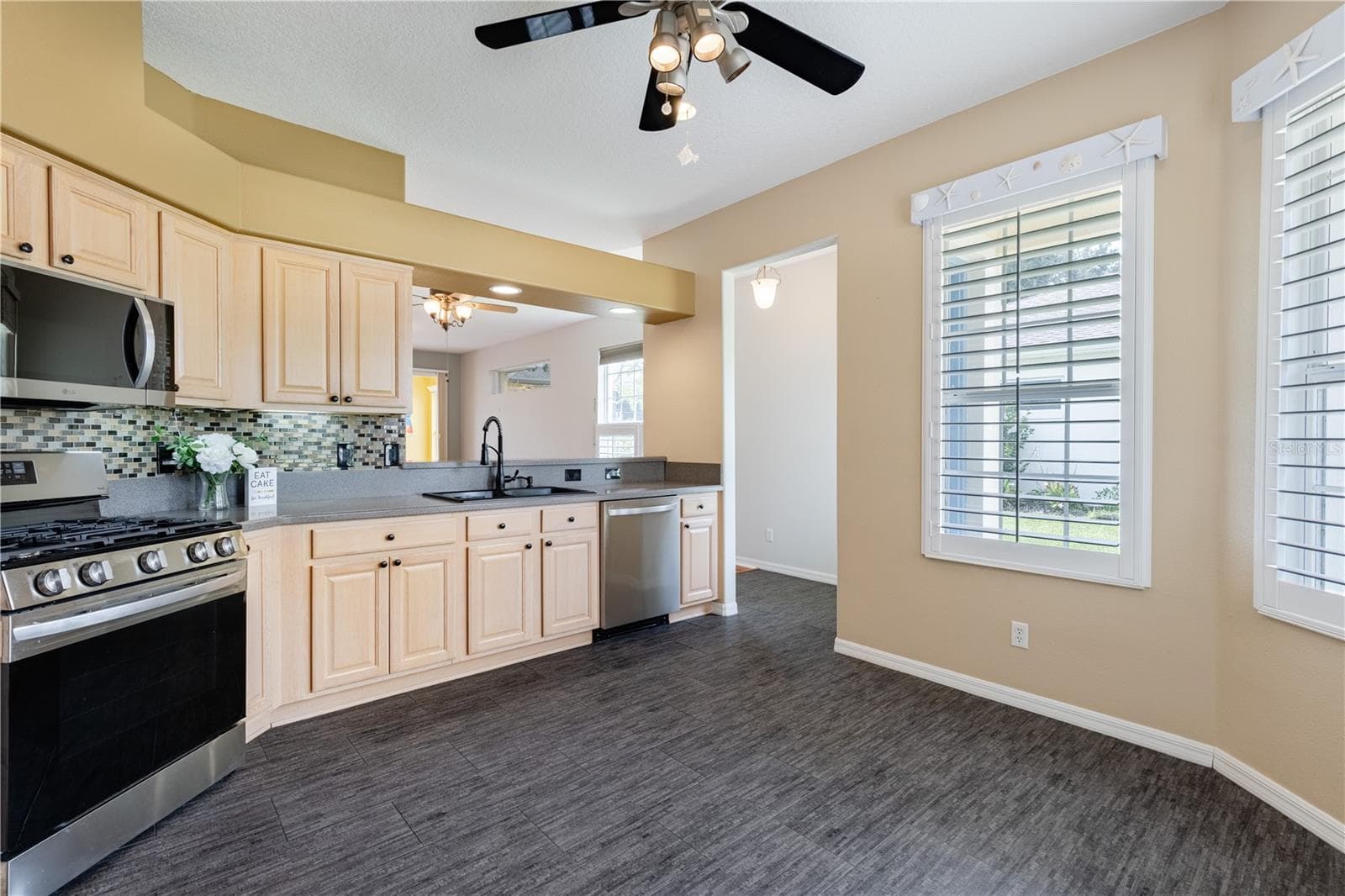 Single Family Residence at 5370 INDIAN OCEAN LOOP, TAVARES, photo 7 of 49