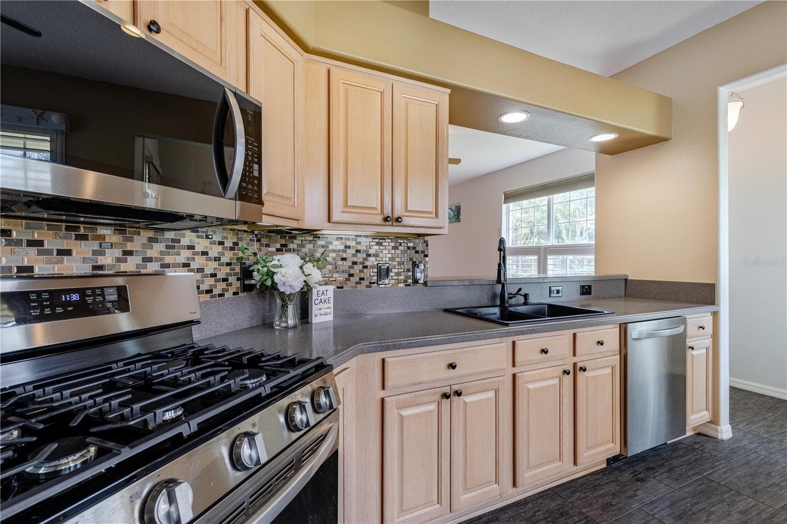 Single Family Residence at 5370 INDIAN OCEAN LOOP, TAVARES, photo 10 of 49