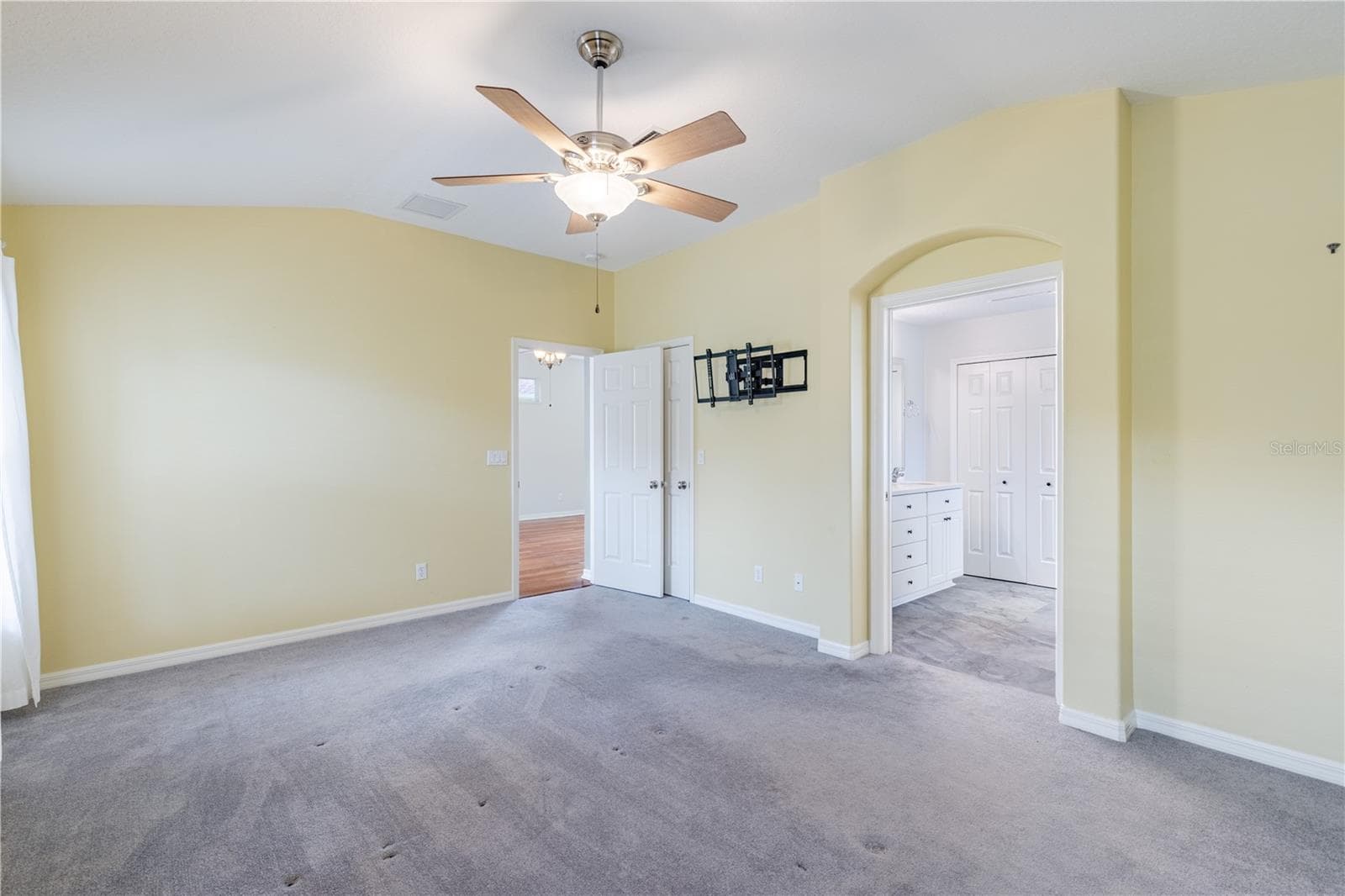 Single Family Residence at 5370 INDIAN OCEAN LOOP, TAVARES, photo 19 of 49