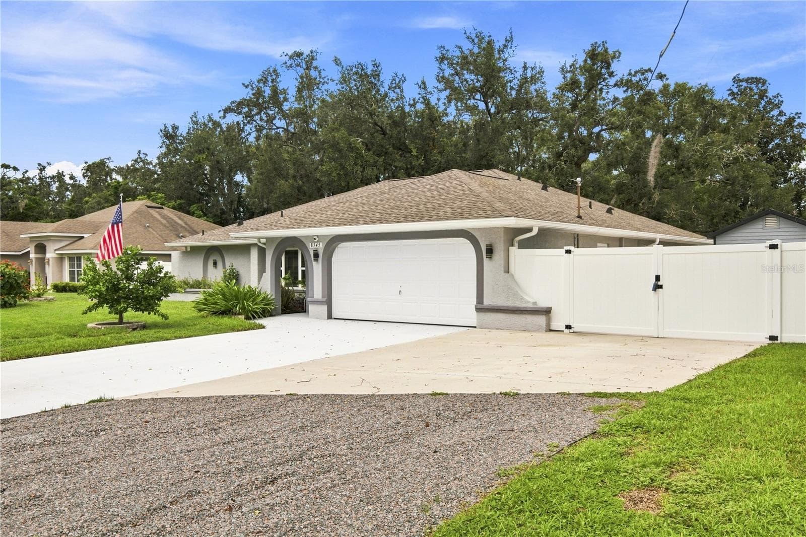 Extra wide driveway! - 8345 APPLE ORCHARD RD, SPRING HILL