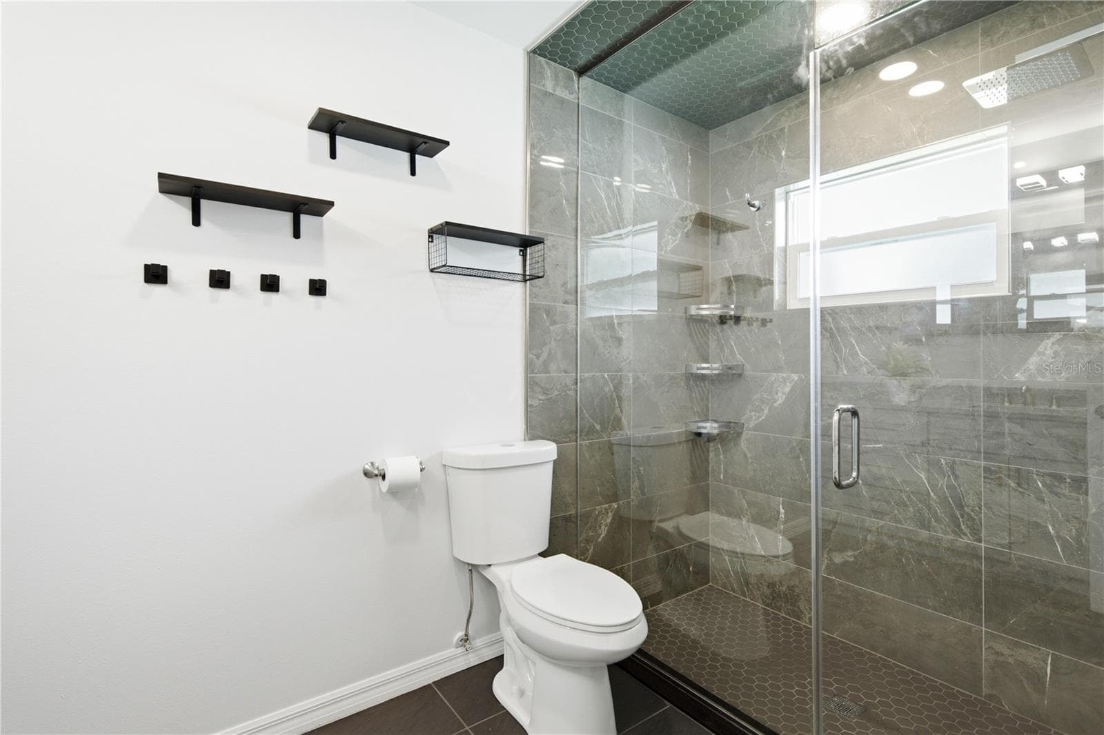 Master en suite bathroom with steam shower - 8345 APPLE ORCHARD RD, SPRING HILL
