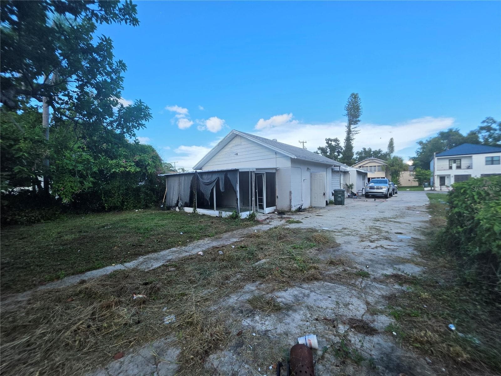 Duplex at 1222 17TH ST W, BRADENTON, photo 2 of 38