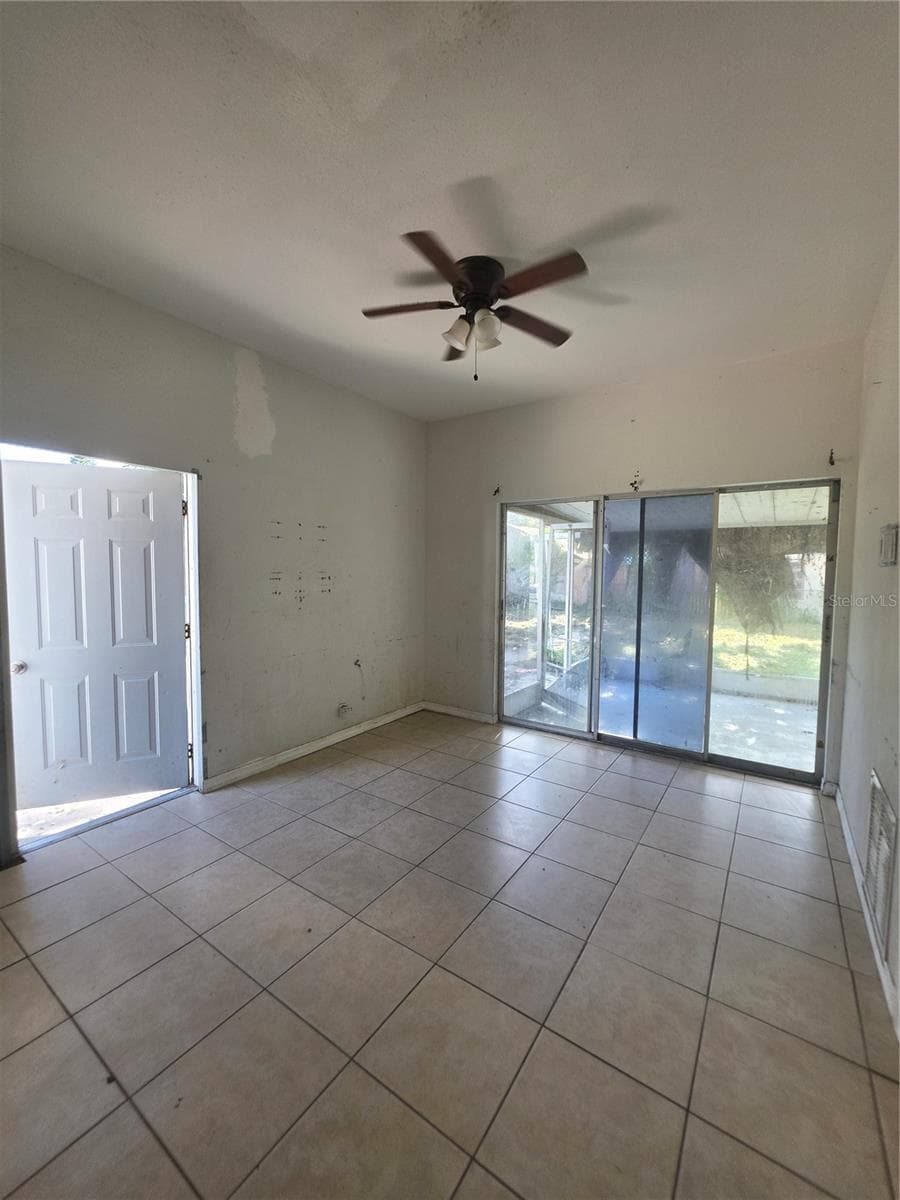 Duplex at 1222 17TH ST W, BRADENTON, photo 11 of 38