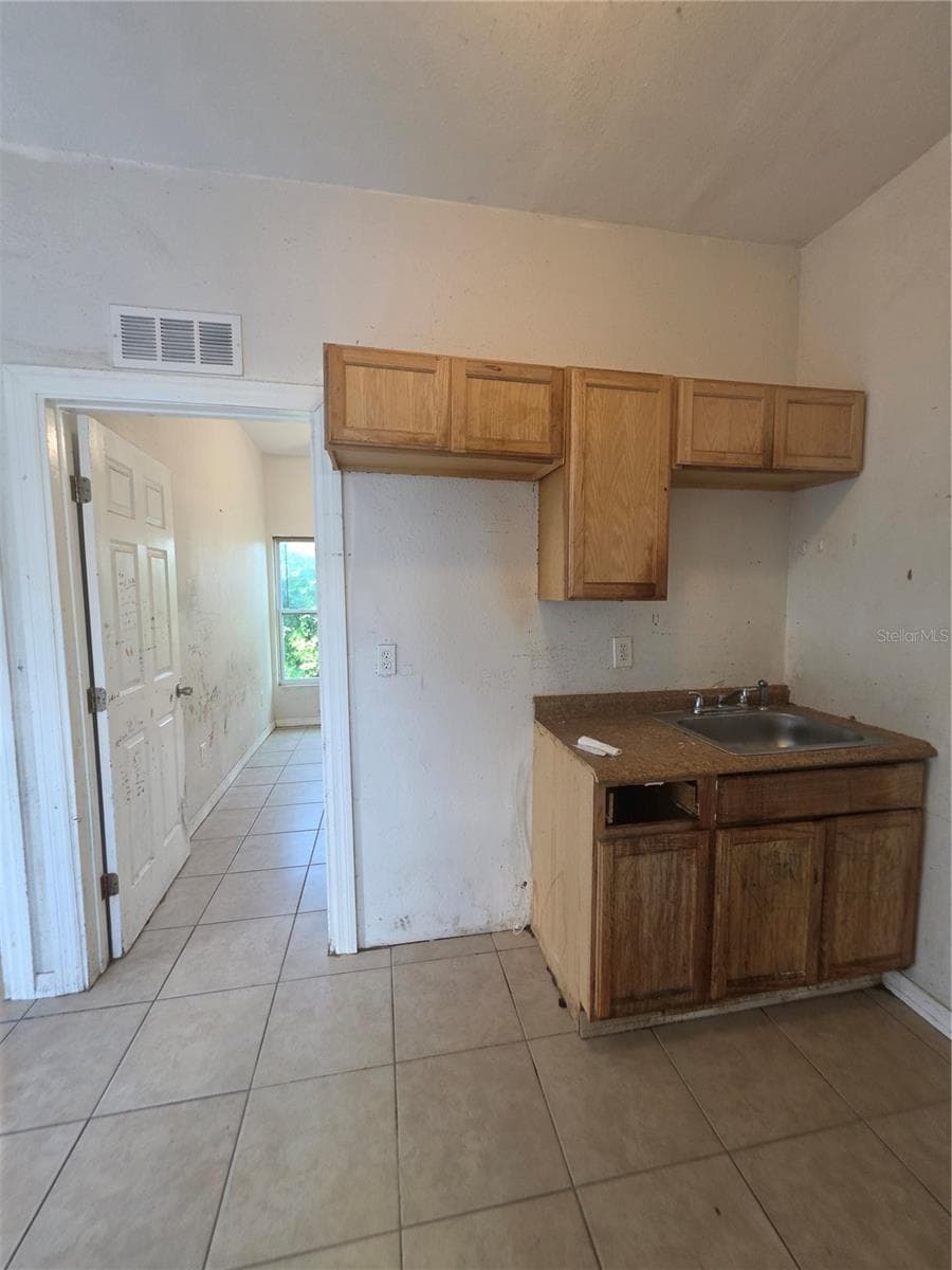 Duplex at 1222 17TH ST W, BRADENTON, photo 16 of 38