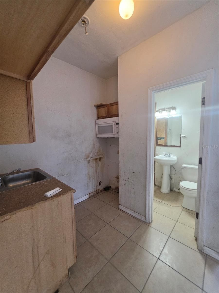 Duplex at 1222 17TH ST W, BRADENTON, photo 17 of 38