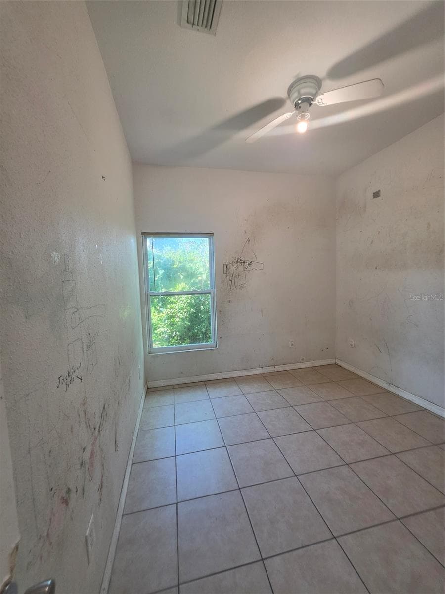 Duplex at 1222 17TH ST W, BRADENTON, photo 20 of 38