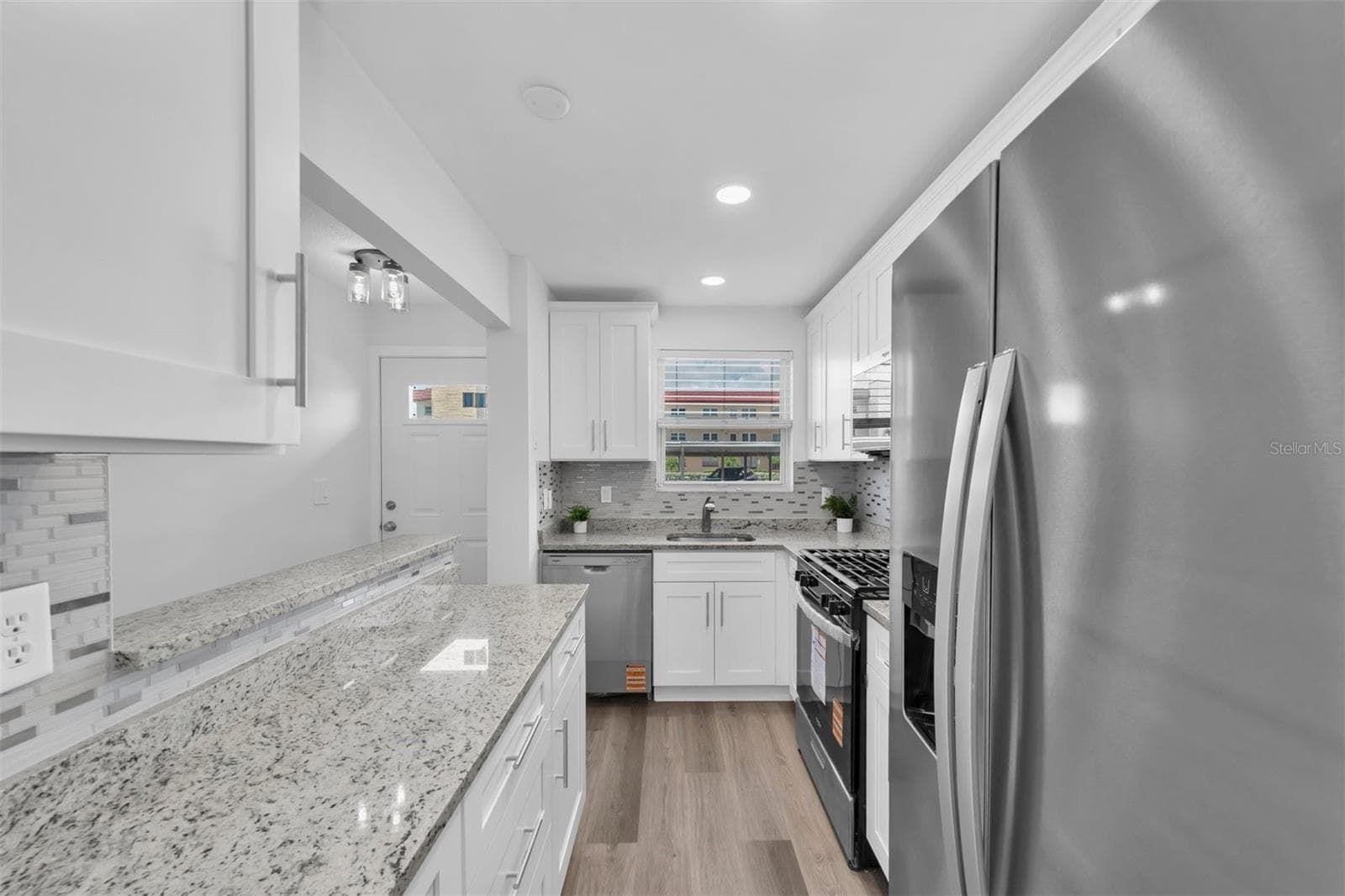 BEAUTIFUL KITCHEN! - 3018 59TH ST S #111, GULFPORT