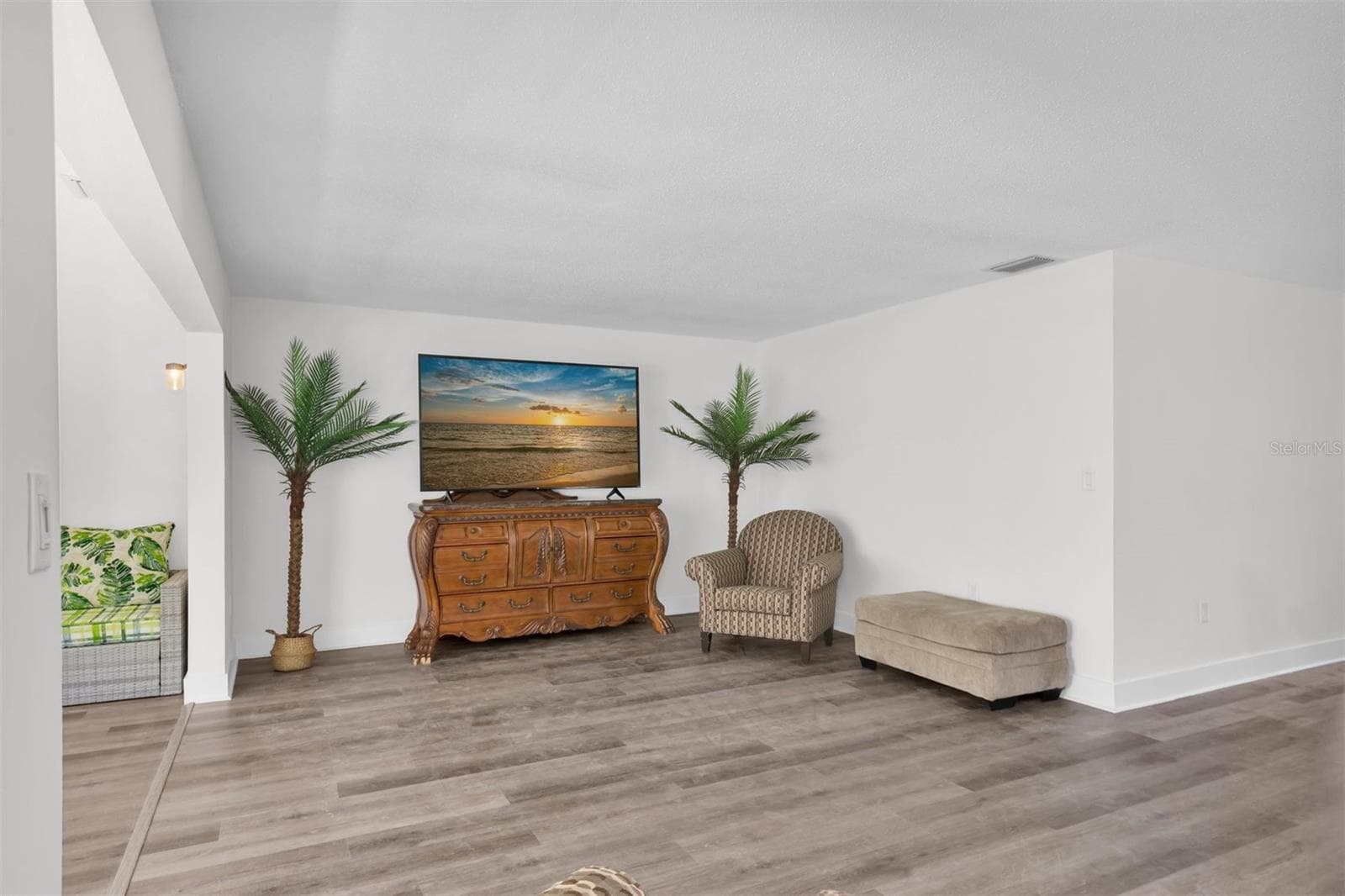TV INCLUDED - 3018 59TH ST S #111, GULFPORT
