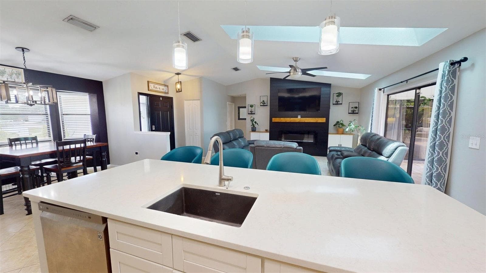 Single Family Residence at 2461 GOLD OAK CT E, SARASOTA, photo 6 of 31