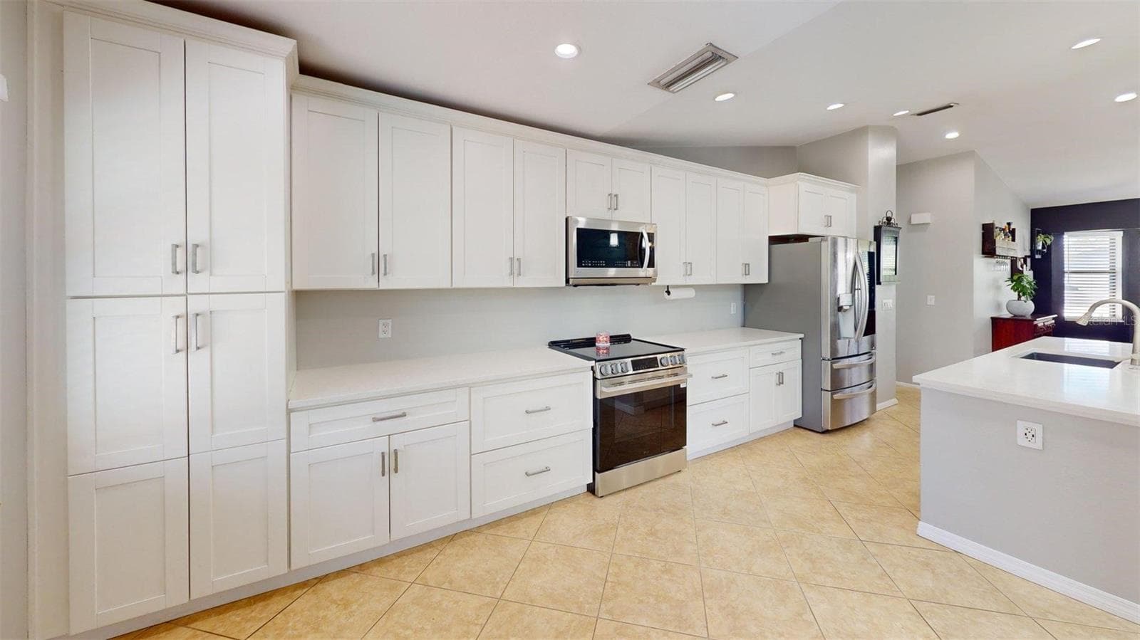 Single Family Residence at 2461 GOLD OAK CT E, SARASOTA, photo 7 of 31