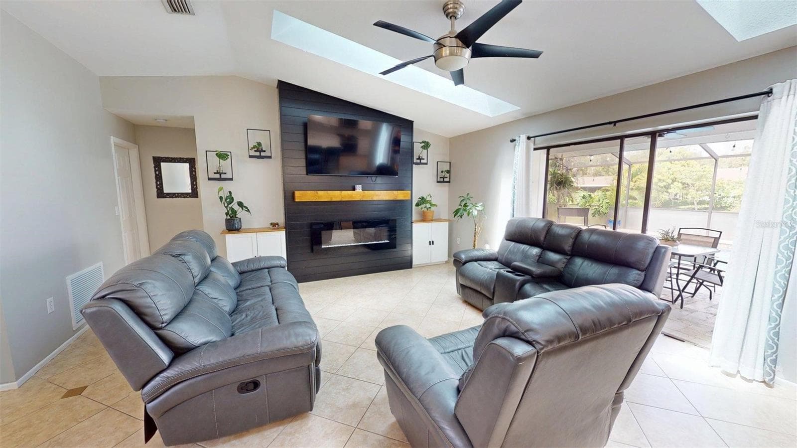 Single Family Residence at 2461 GOLD OAK CT E, SARASOTA, photo 9 of 31