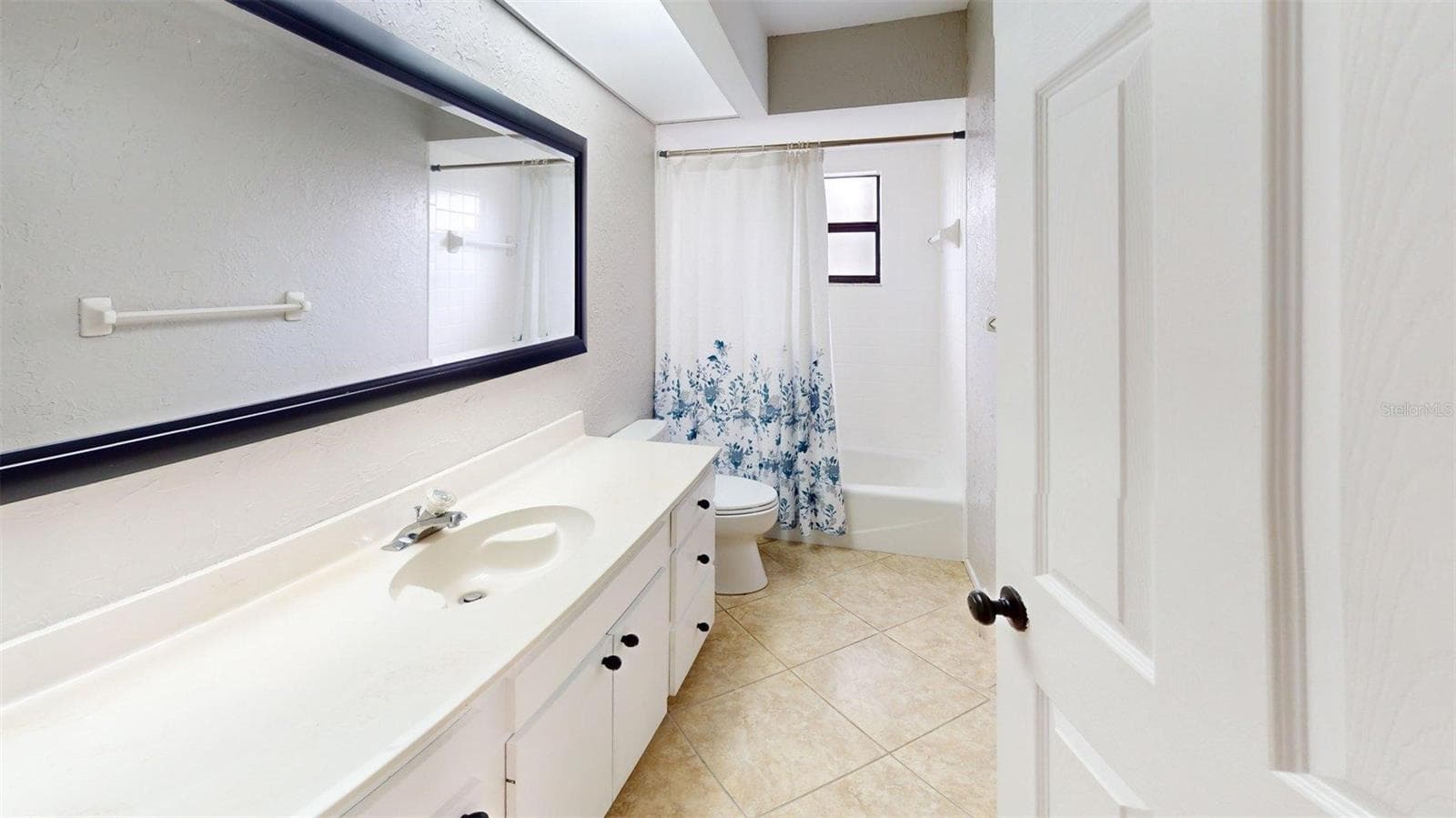 Single Family Residence at 2461 GOLD OAK CT E, SARASOTA, photo 19 of 31