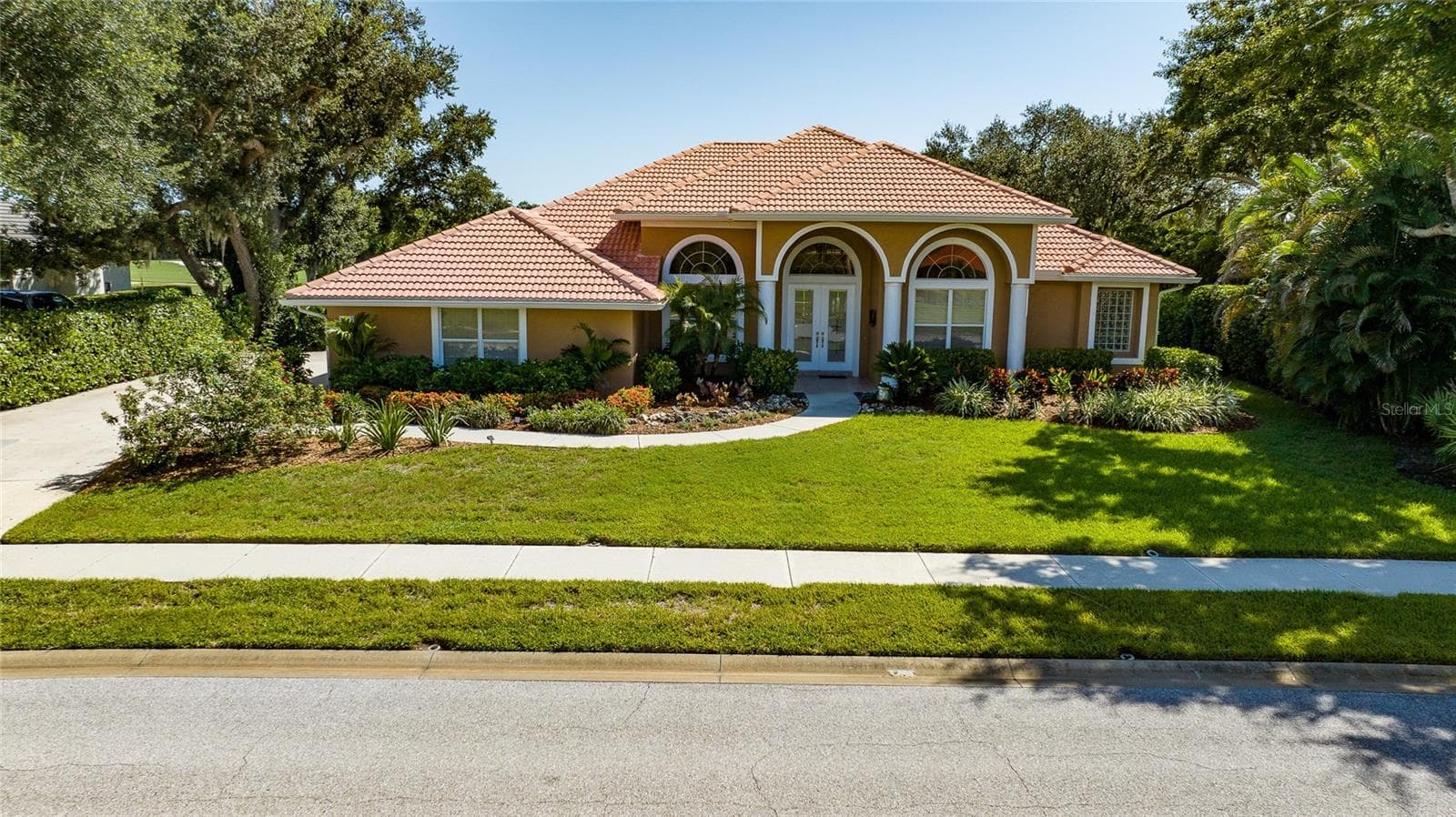 Single Family Residence at 8437 EAGLE PRESERVE WAY, SARASOTA, photo 2 of 76