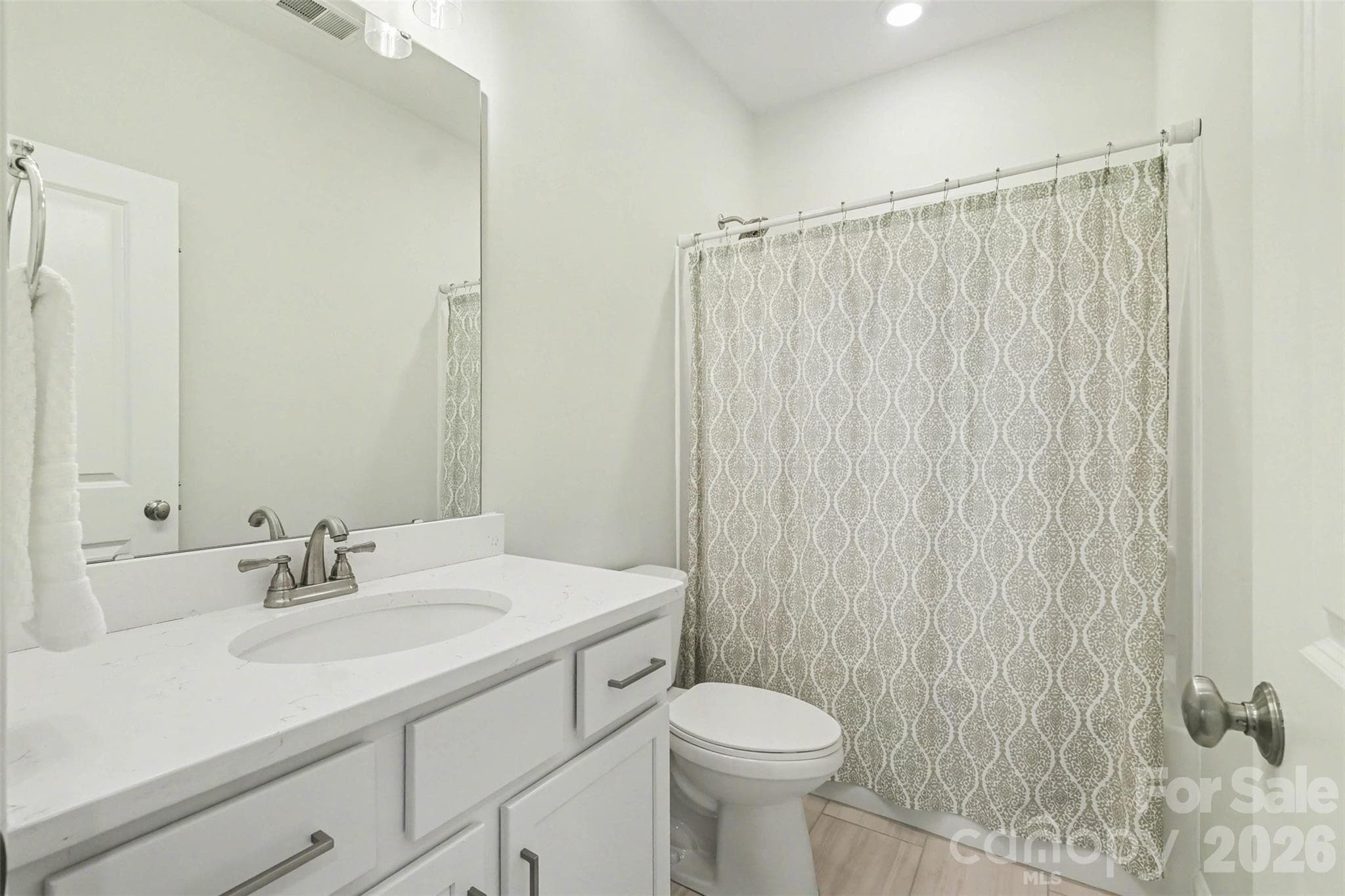 Spacious full bath for the two secondary bedrooms. - 3743 Keyworth Way, Indian Land