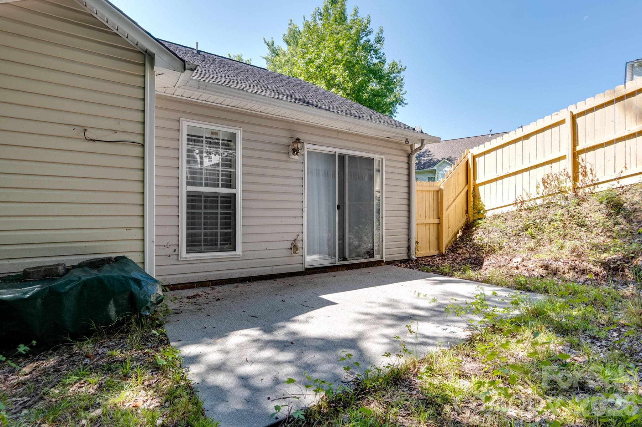 Single Family Residence at 7917 Pebbleridge Drive, Charlotte, photo 32 of 37
