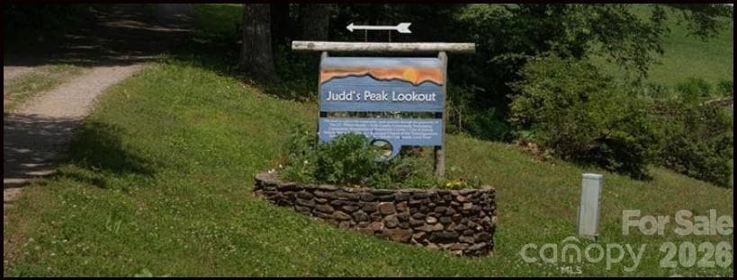 Hike, bike or drive to Judds Peak, a min or two prior to getting to the home! - 93 Orchard Hill, Saluda