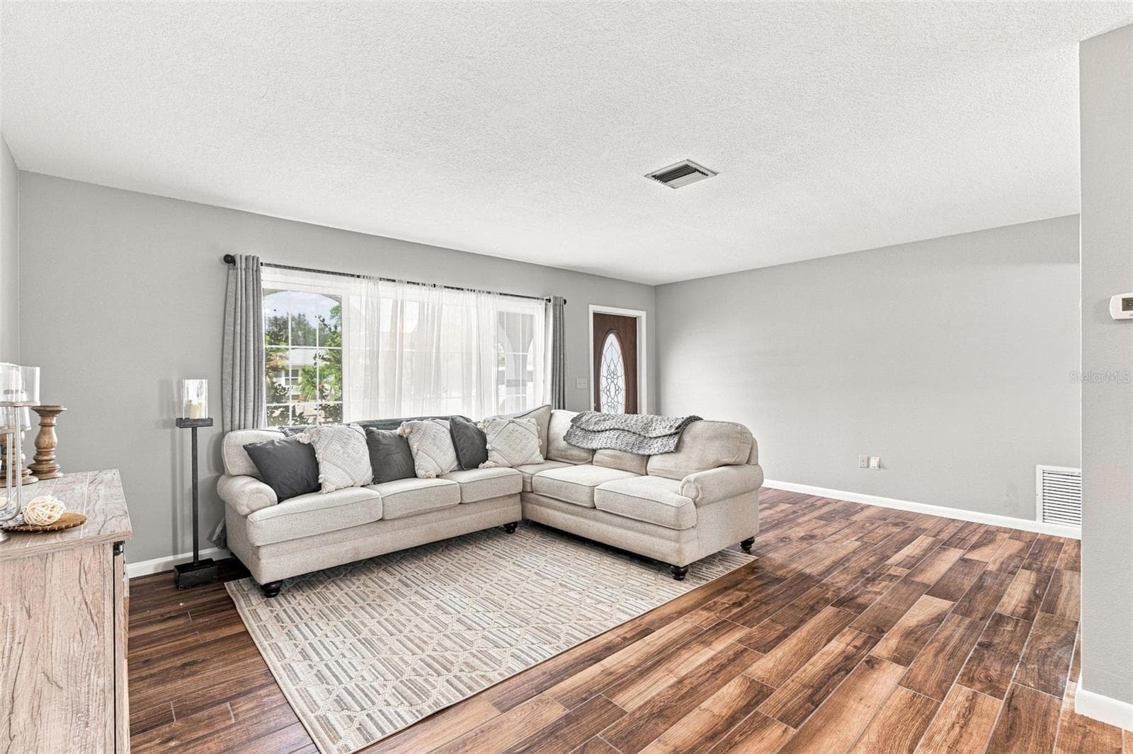 Generously Sized Living Room with Beautiful Flooring - 155 MORGAN LN SE, PORT CHARLOTTE