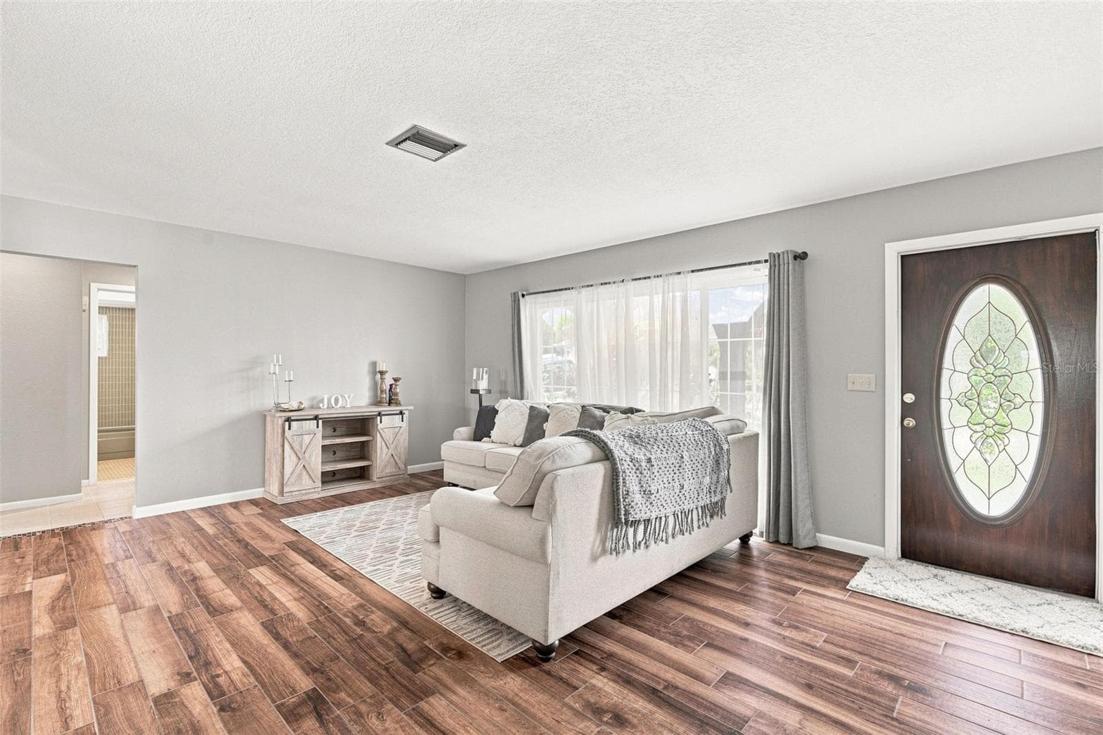 Welcoming Living Room Features Large Front Window - 155 MORGAN LN SE, PORT CHARLOTTE
